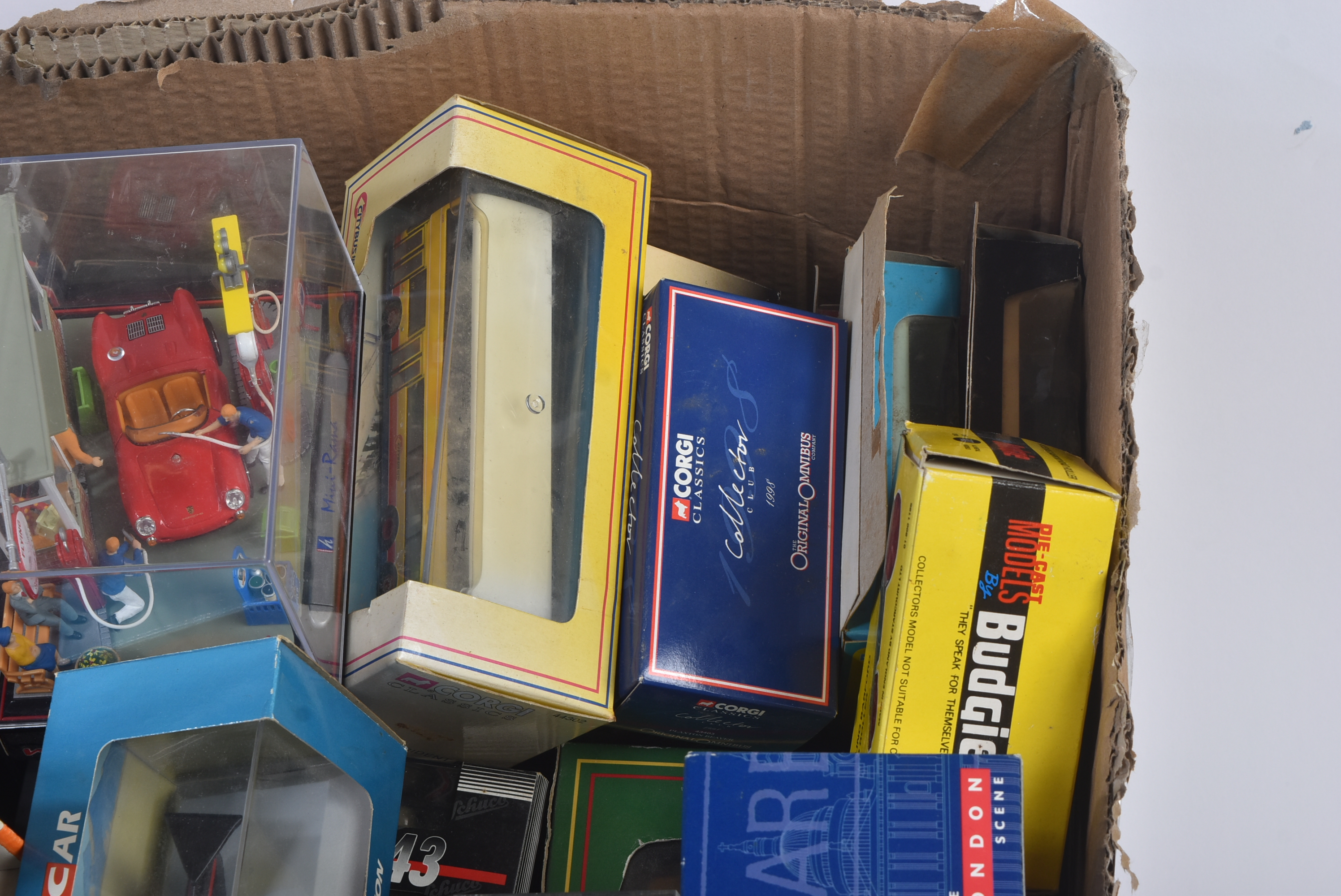 LARGE COLLECTION OF ASSORTED BOXED DIECAST MODELS - Image 7 of 7