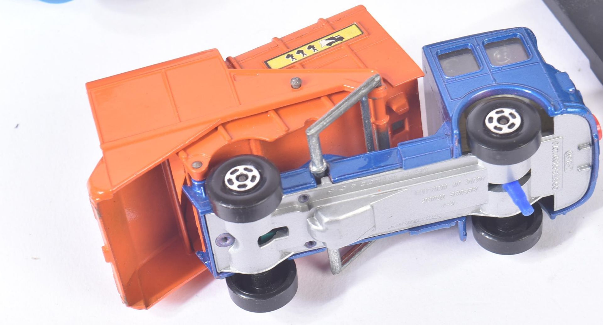 VINTAGE MATCHBOX BIG M-X MECHANISED INCINERATOR SITE AND REFUSE TRUCK - Image 15 of 16