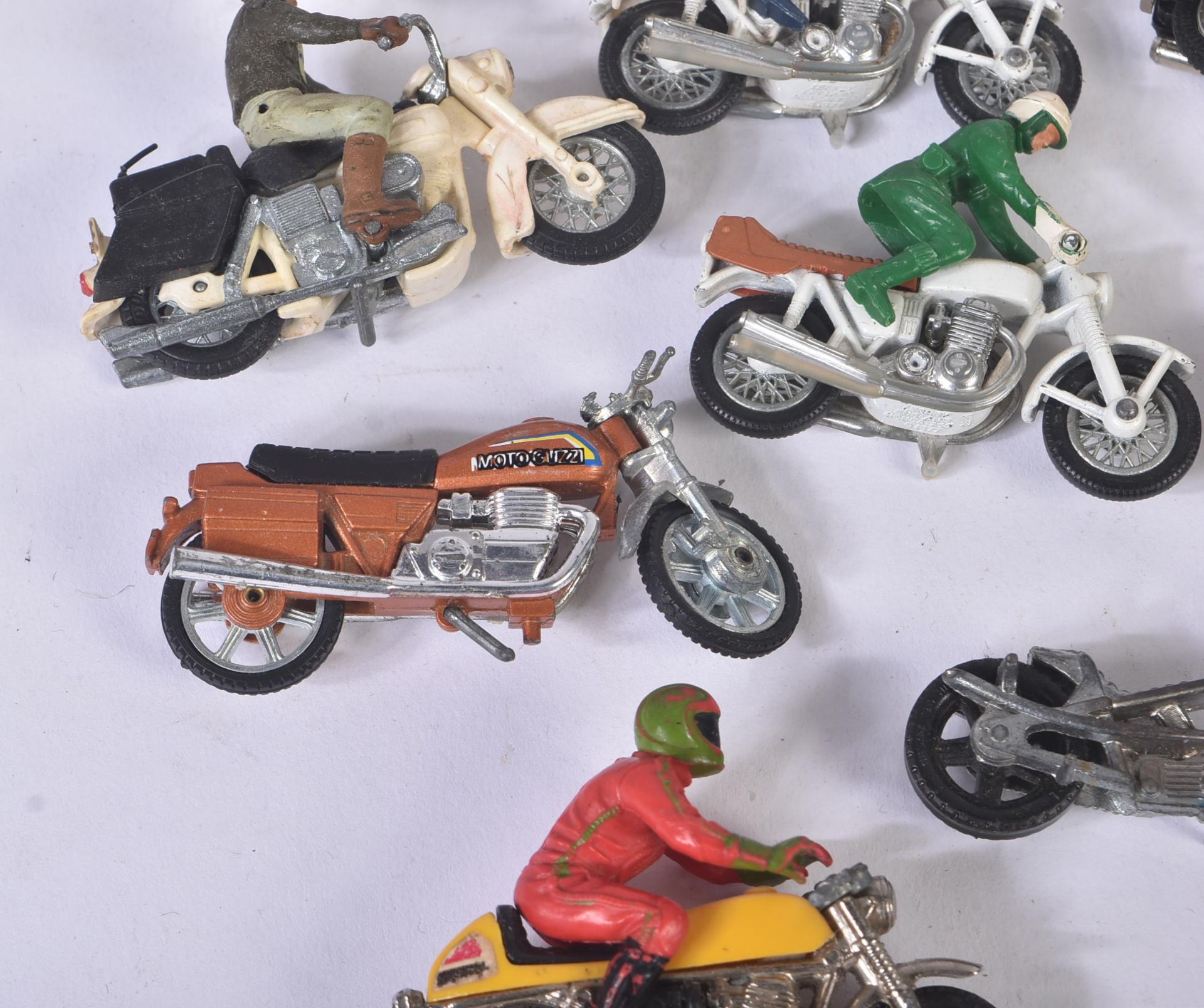 COLLECTION OF VINTAGE BRITAINS AND LESNEY DIECAST MOTORCYCLES - Bild 6 aus 6