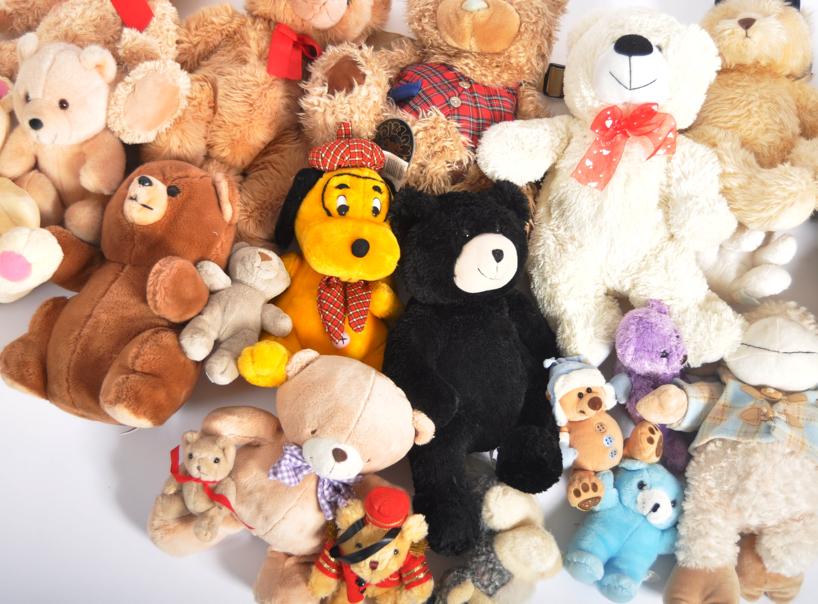 TEDDY BEARS - LARGE COLLECTION OF ASSORTED - Image 2 of 4
