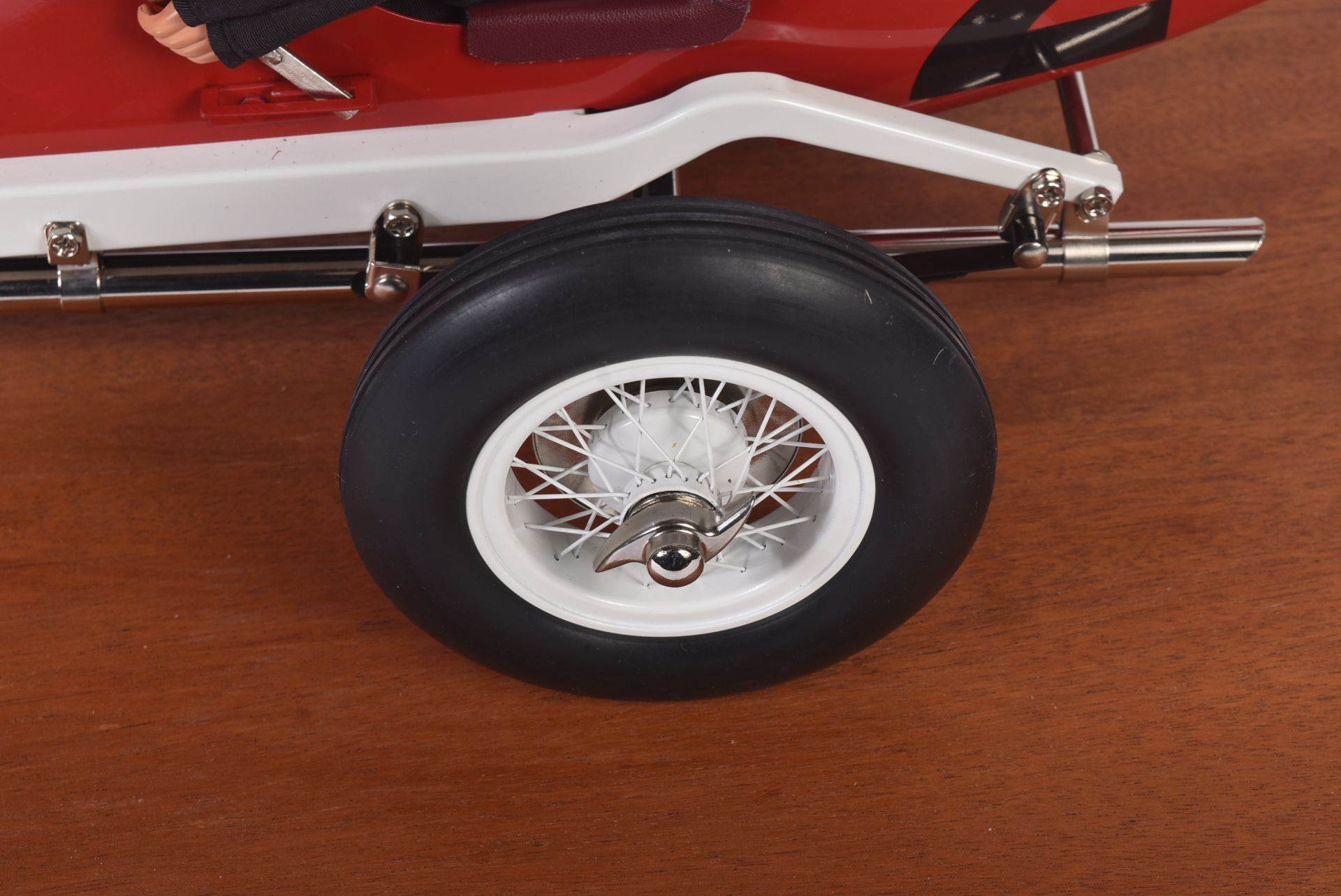 GILBOW 1/8 SCALE CLOCKWORK MODEL RACE CAR - Image 6 of 8