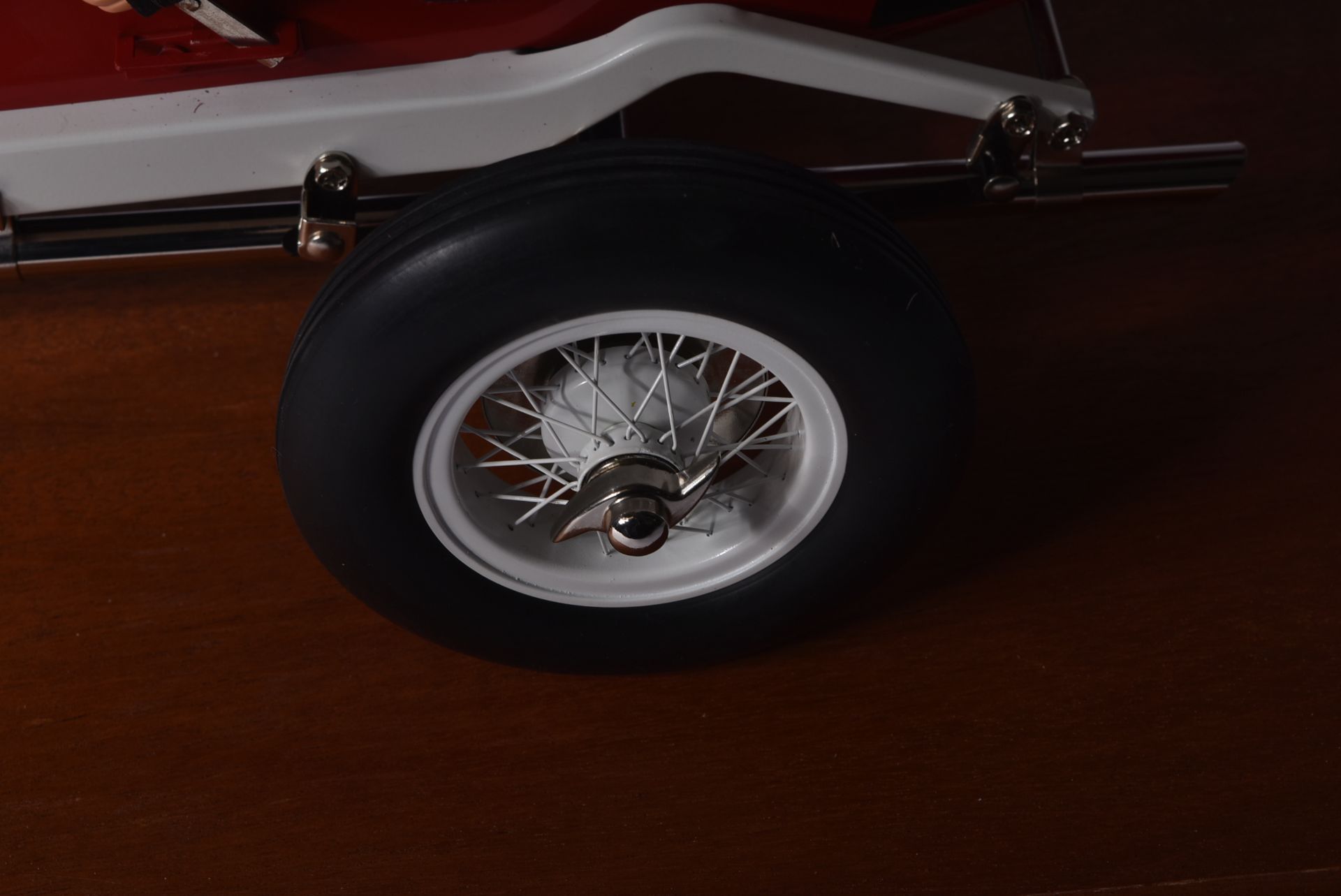 GILBOW 1/8 SCALE CLOCKWORK MODEL RACE CAR - Image 5 of 8