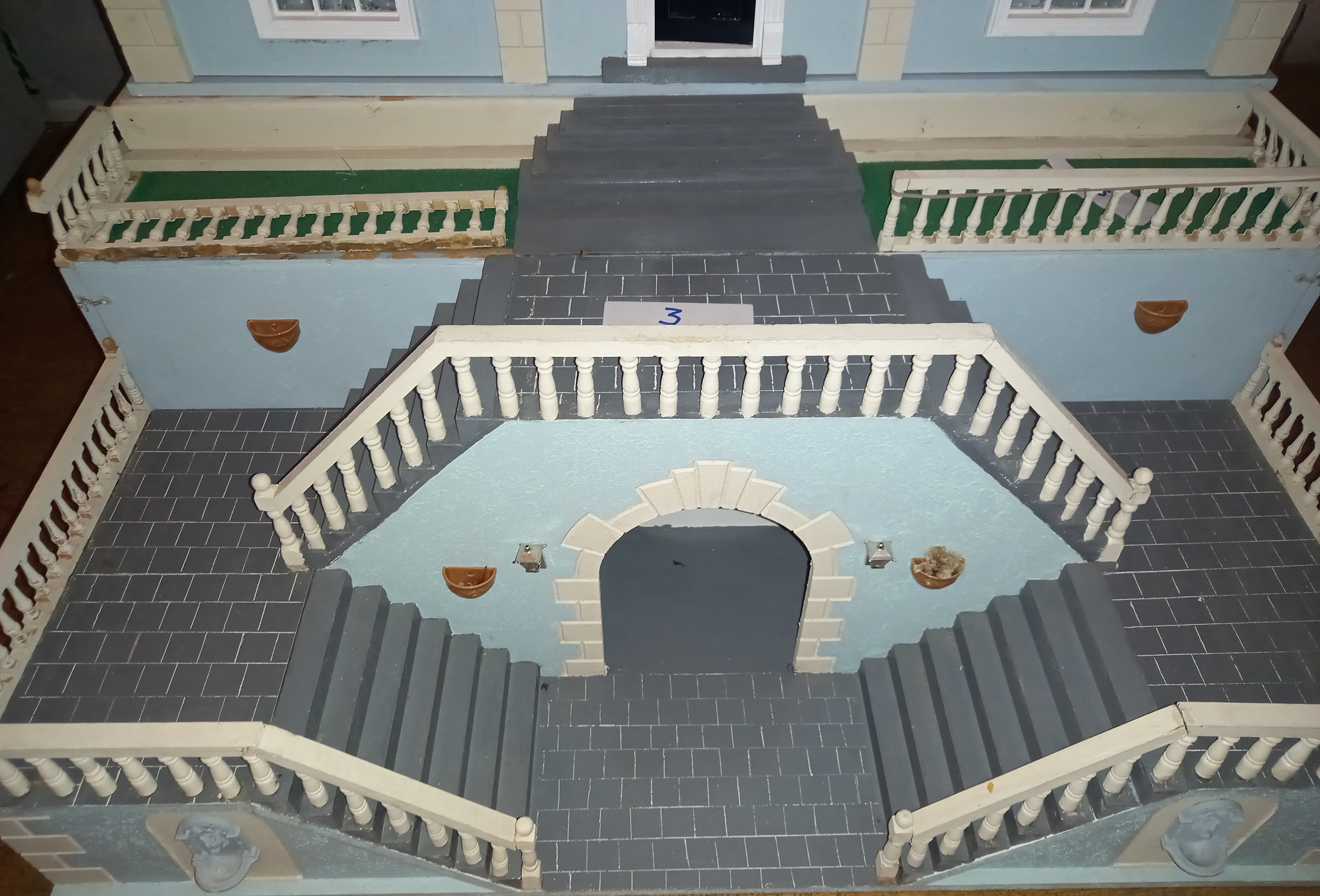 DOLL'S HOUSE - BLUE GEORGIAN MANOR - FULLY FURNISHED - Image 2 of 14