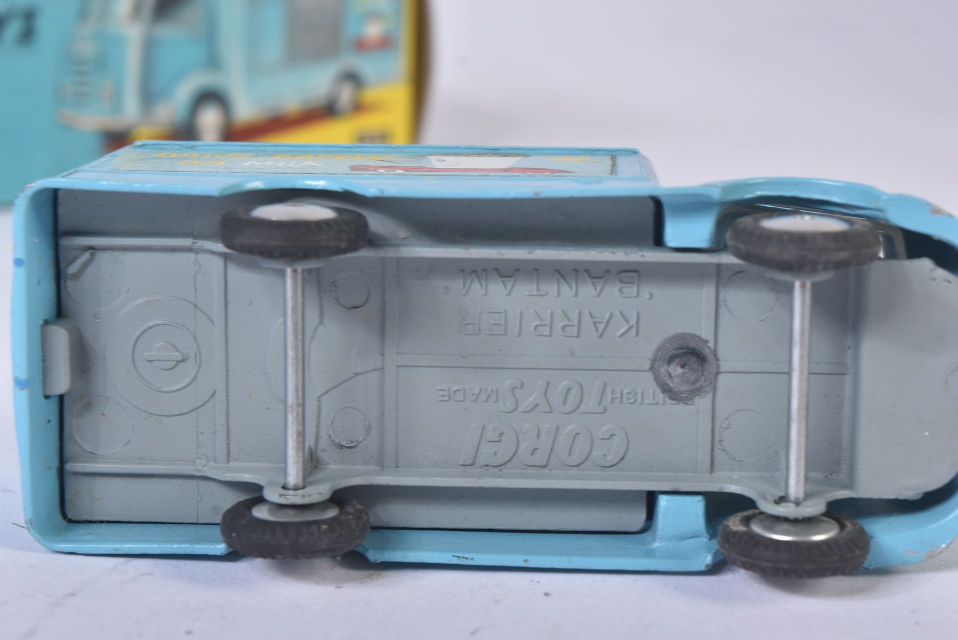 VINTAGE DINKY TOYS DIECAST MODEL 435 KARRIER BANTAM DAIRY PRODUCE VAN - Image 4 of 4