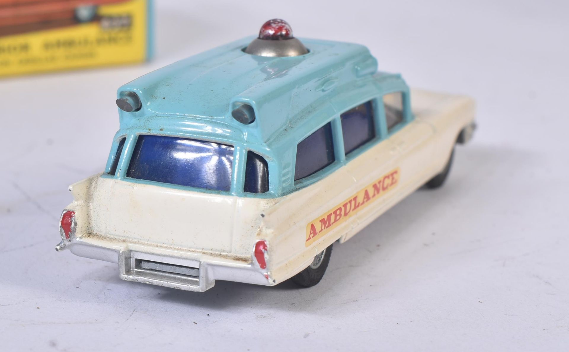 VINTAGE CORGI TOYS DIECAST MODEL 437 - SUPERIOR AMBULANCE - Image 3 of 4