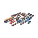 COLLECTION OF ASSORTED OO GAUGE MODEL RAILWAY ROLLING STOCK