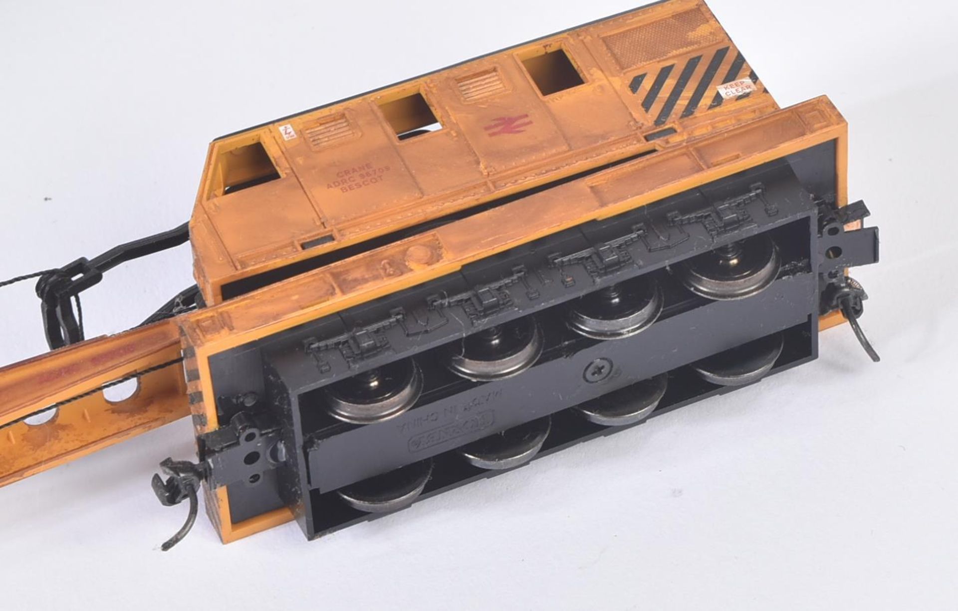 COLLECTION OF ASSORTED OO GAUGE MODEL RAILWAY COACHES - Image 3 of 8