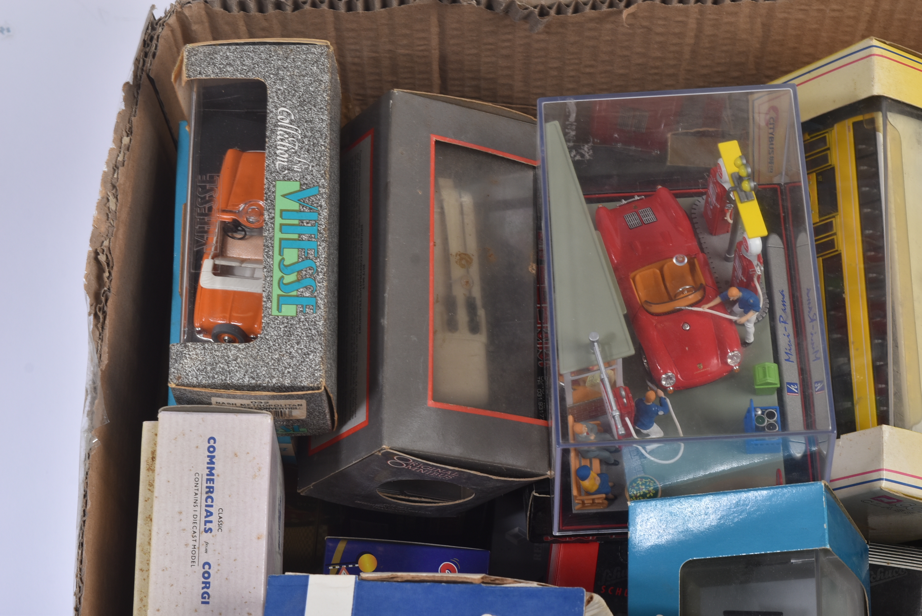 LARGE COLLECTION OF ASSORTED BOXED DIECAST MODELS - Image 4 of 7