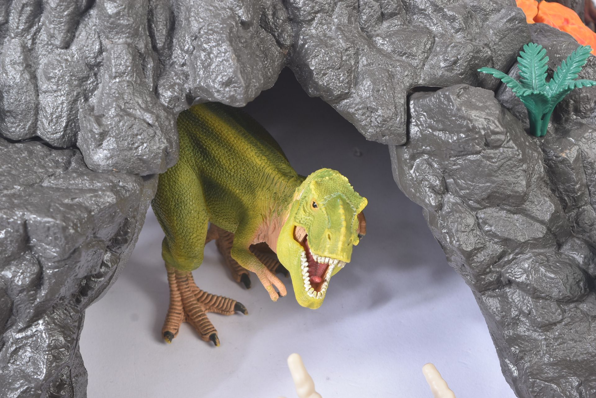 SCHLEICH VOLCANO PLAYSET WITH DINOSAURS - Image 6 of 10