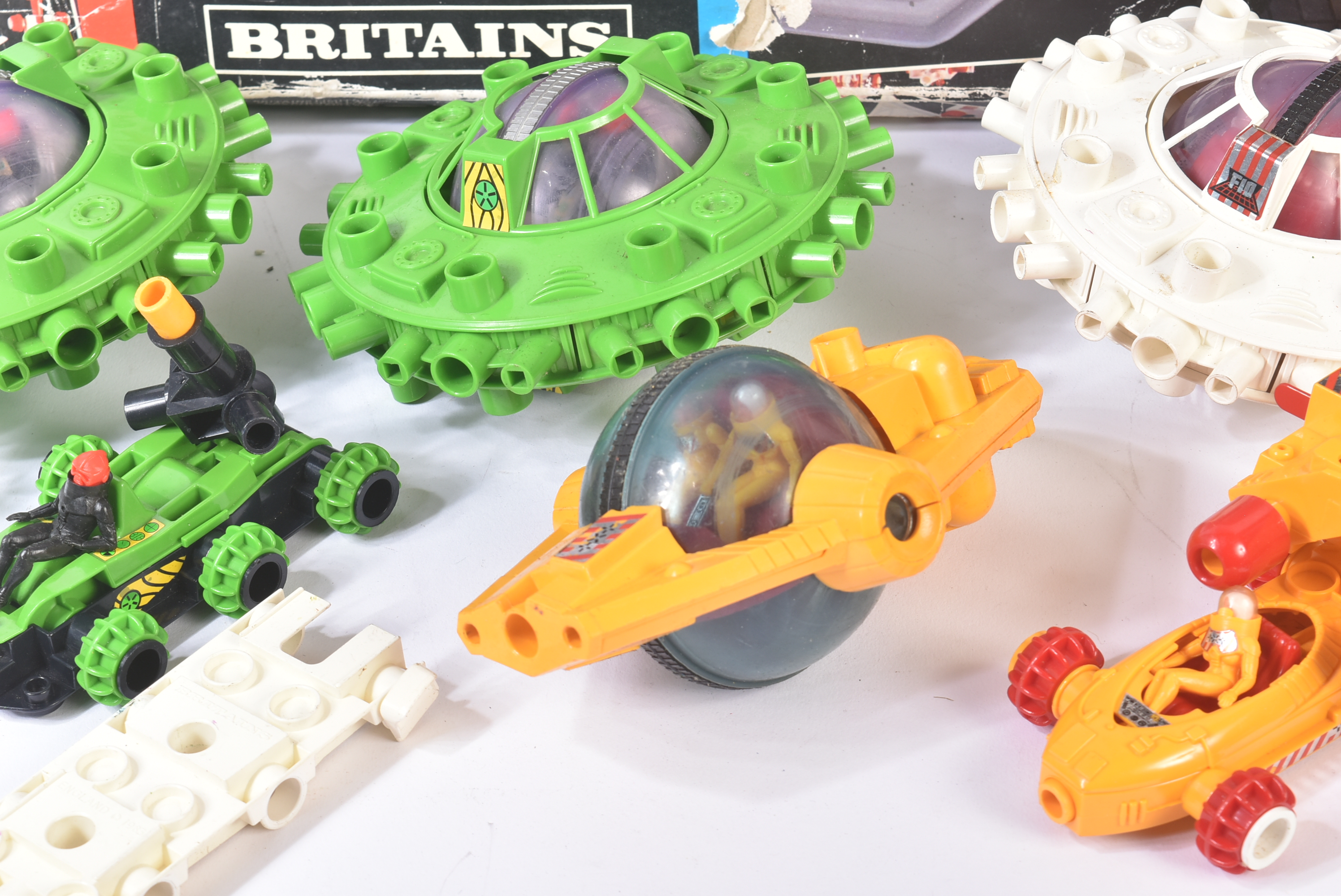 COLLECTION OF VINTAGE BRITAINS ' STAR SYSTEM ' SPACE TOYS - Image 3 of 6