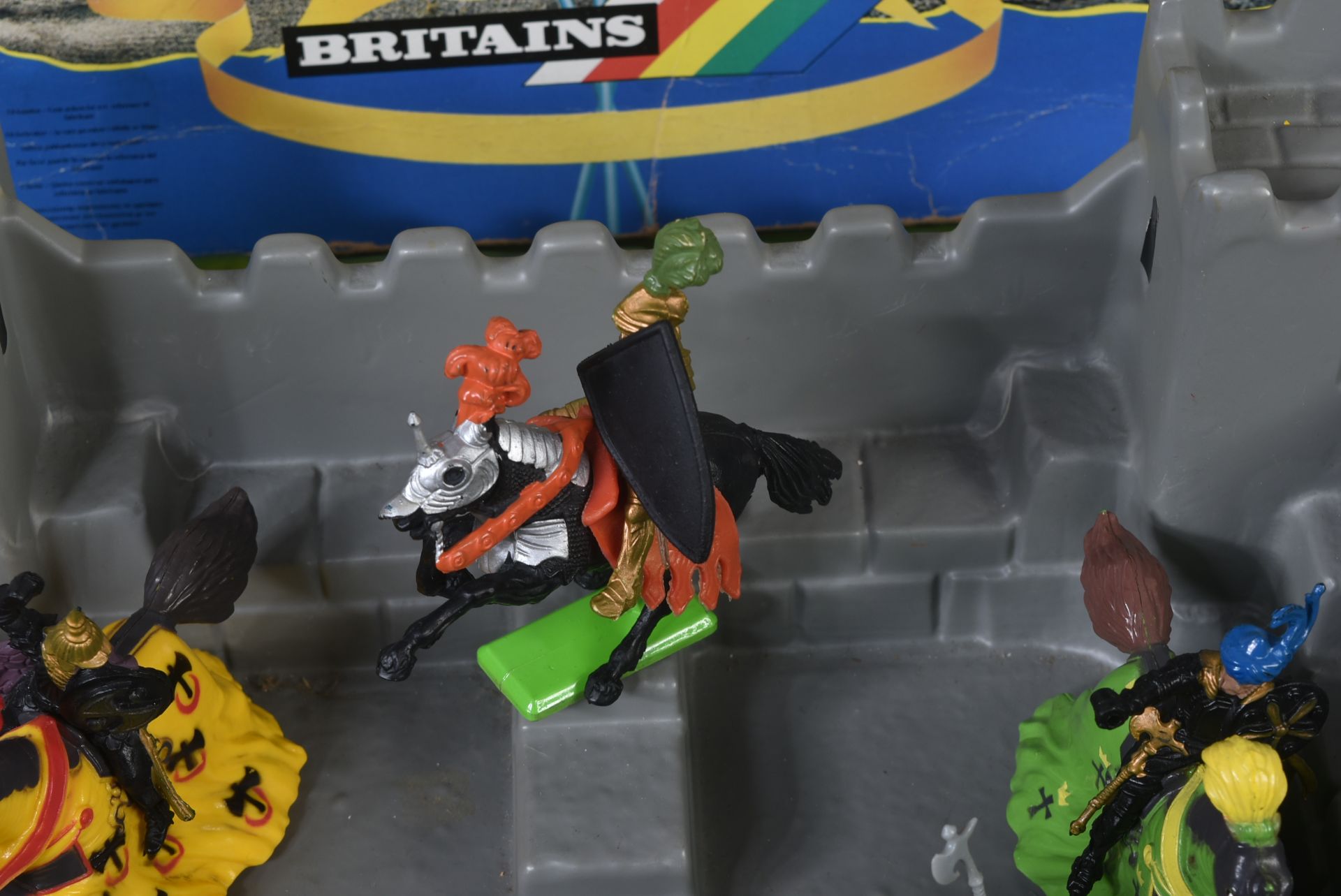 VINTAGE BRITAINS KNIGHTS OF THE SWORD LION CASTLE PLAYSET - Image 3 of 7