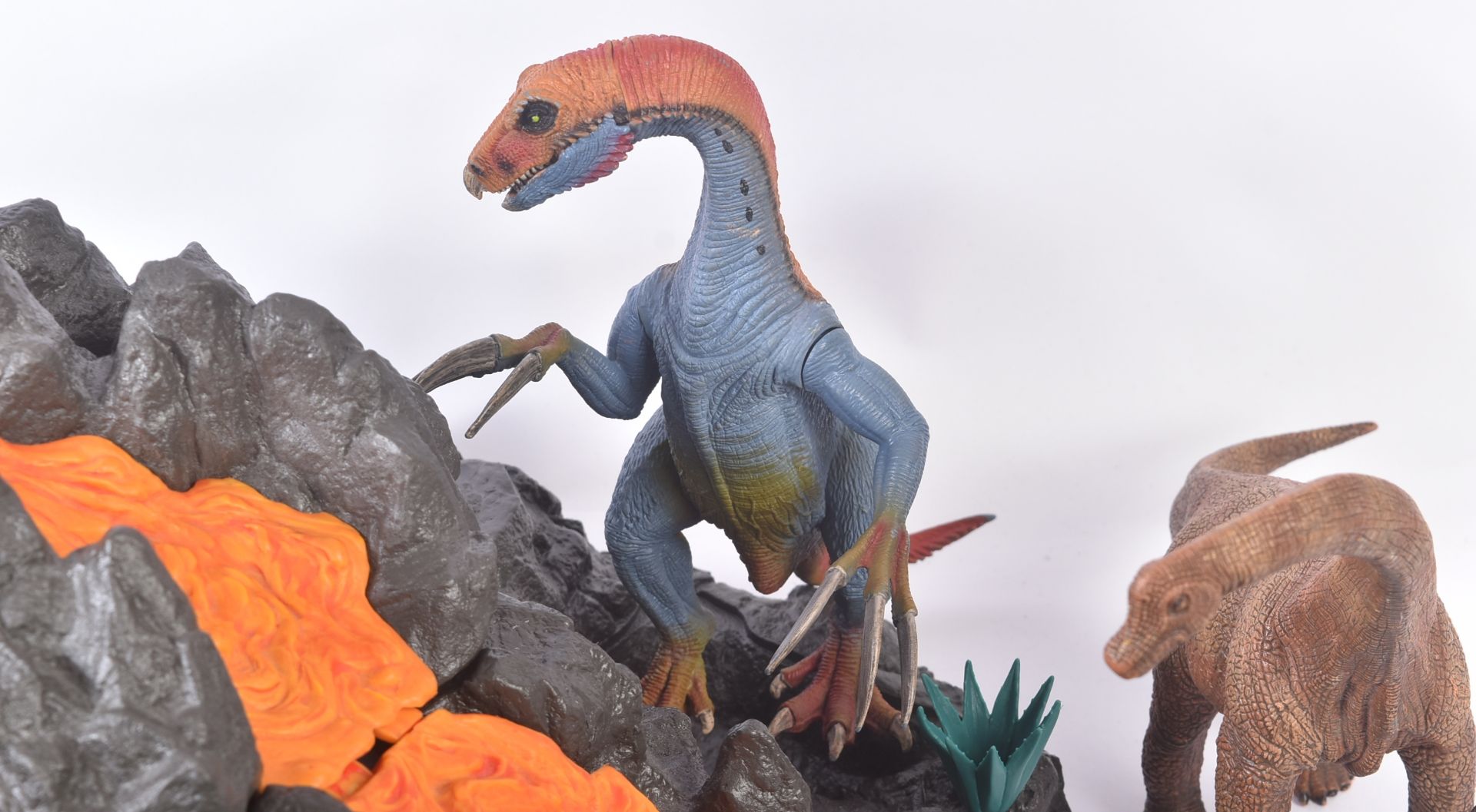 SCHLEICH VOLCANO PLAYSET WITH DINOSAURS - Image 3 of 10