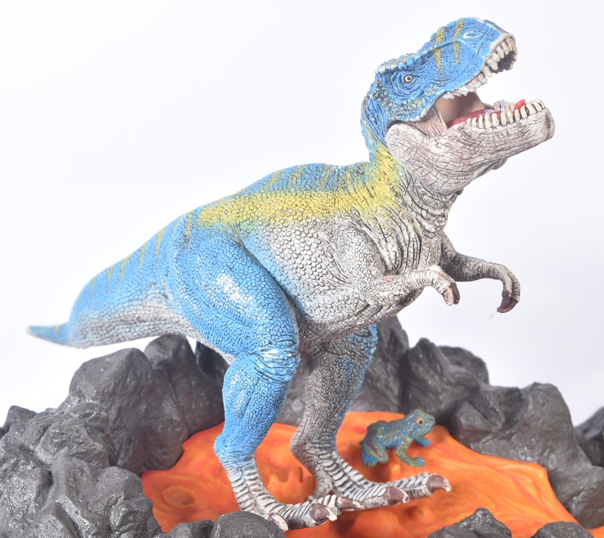 SCHLEICH VOLCANO PLAYSET WITH DINOSAURS - Image 5 of 10