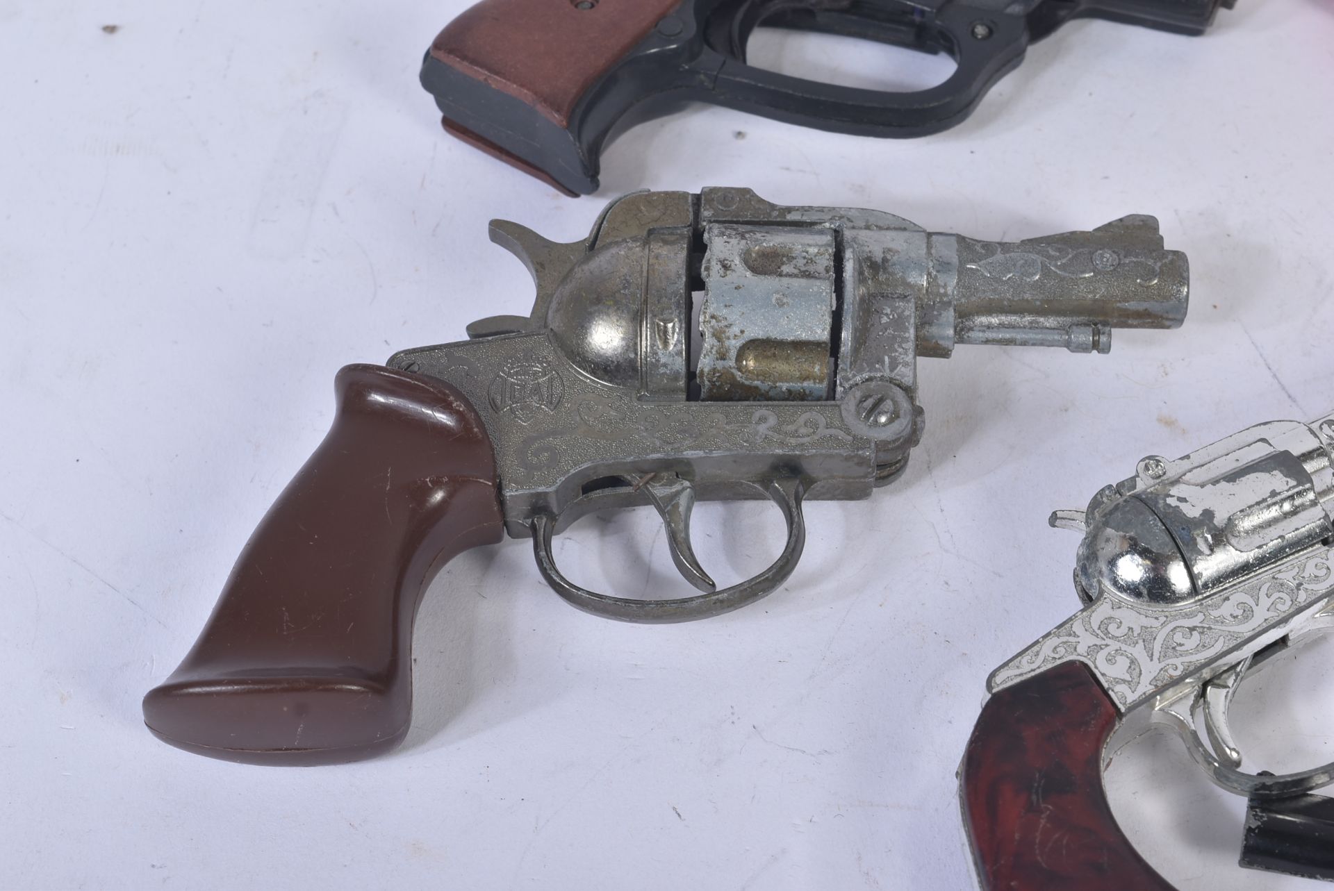 COLLECTION OF VINTAGE TOY PISTOL / GUNS - Image 5 of 6