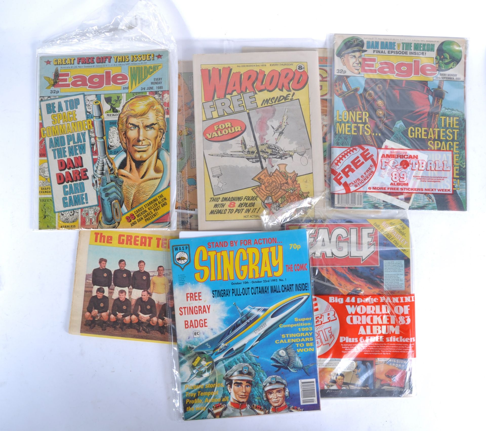 COMIC BOOKS - COLLECTION OF VINTAGE ISSUES - ALL WITH FREE GIFTS