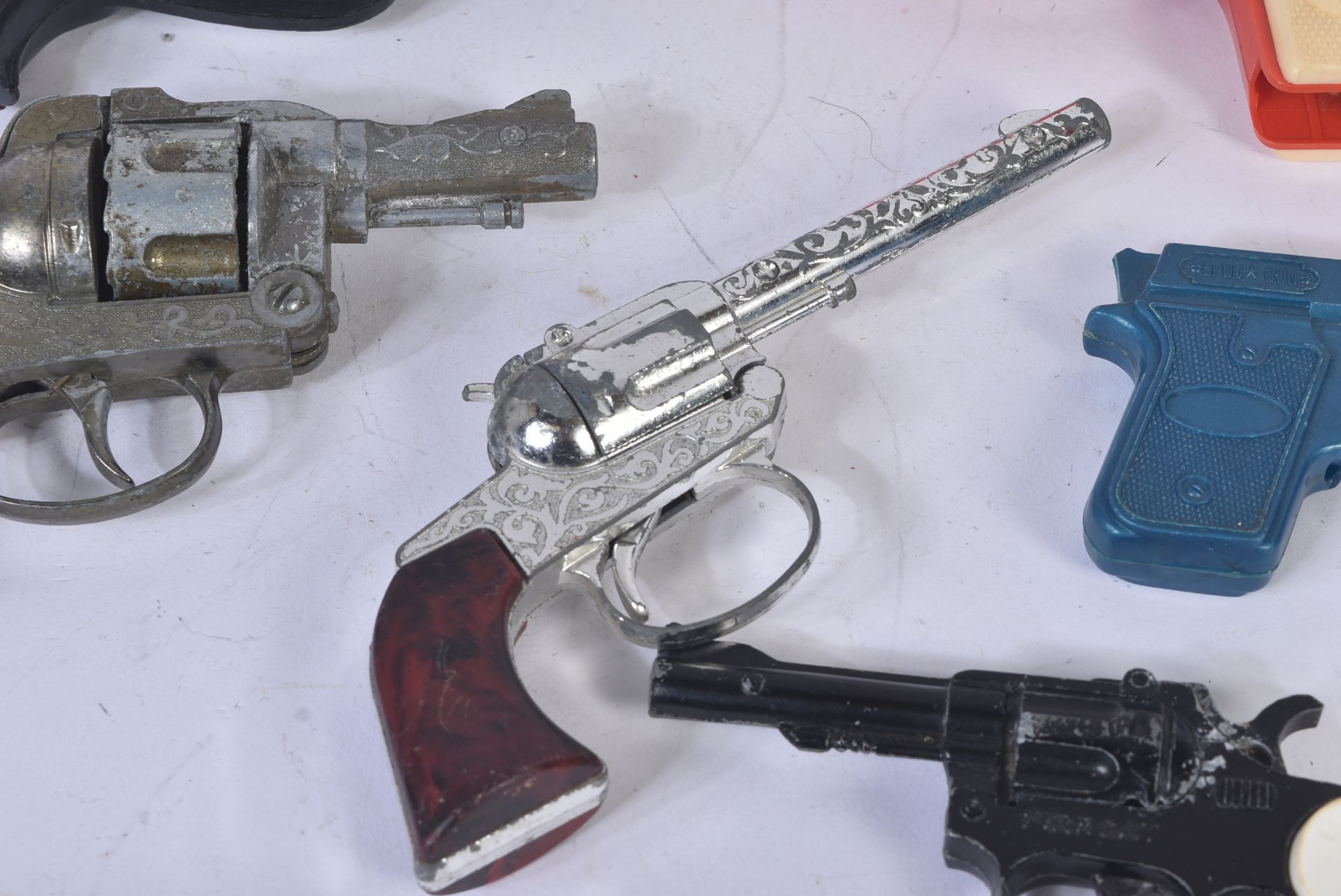 COLLECTION OF VINTAGE TOY PISTOL / GUNS - Image 6 of 6