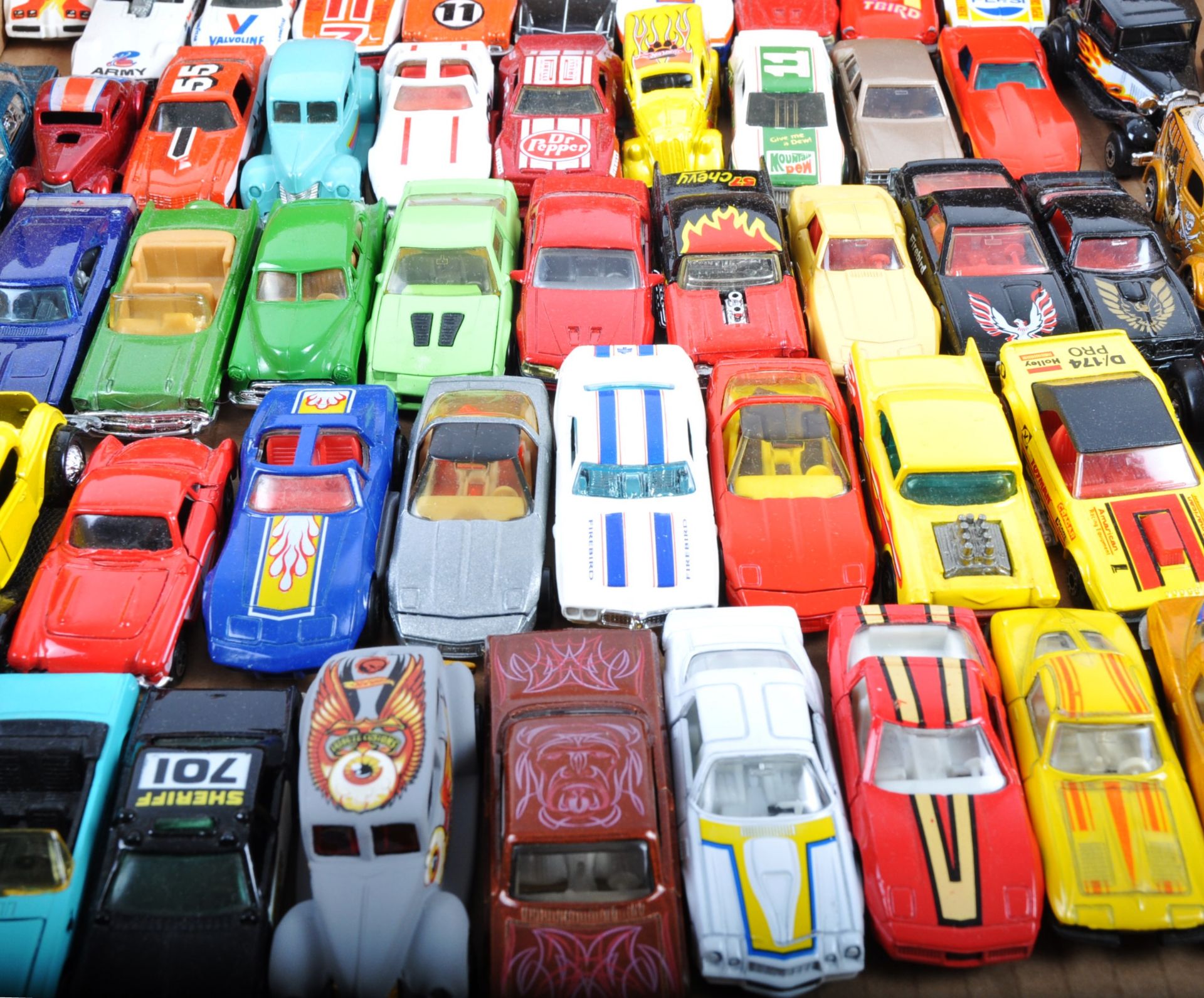 LARGE COLLECTION OF VINTAGE 1960S & 1970S DIECAST MODEL CARS