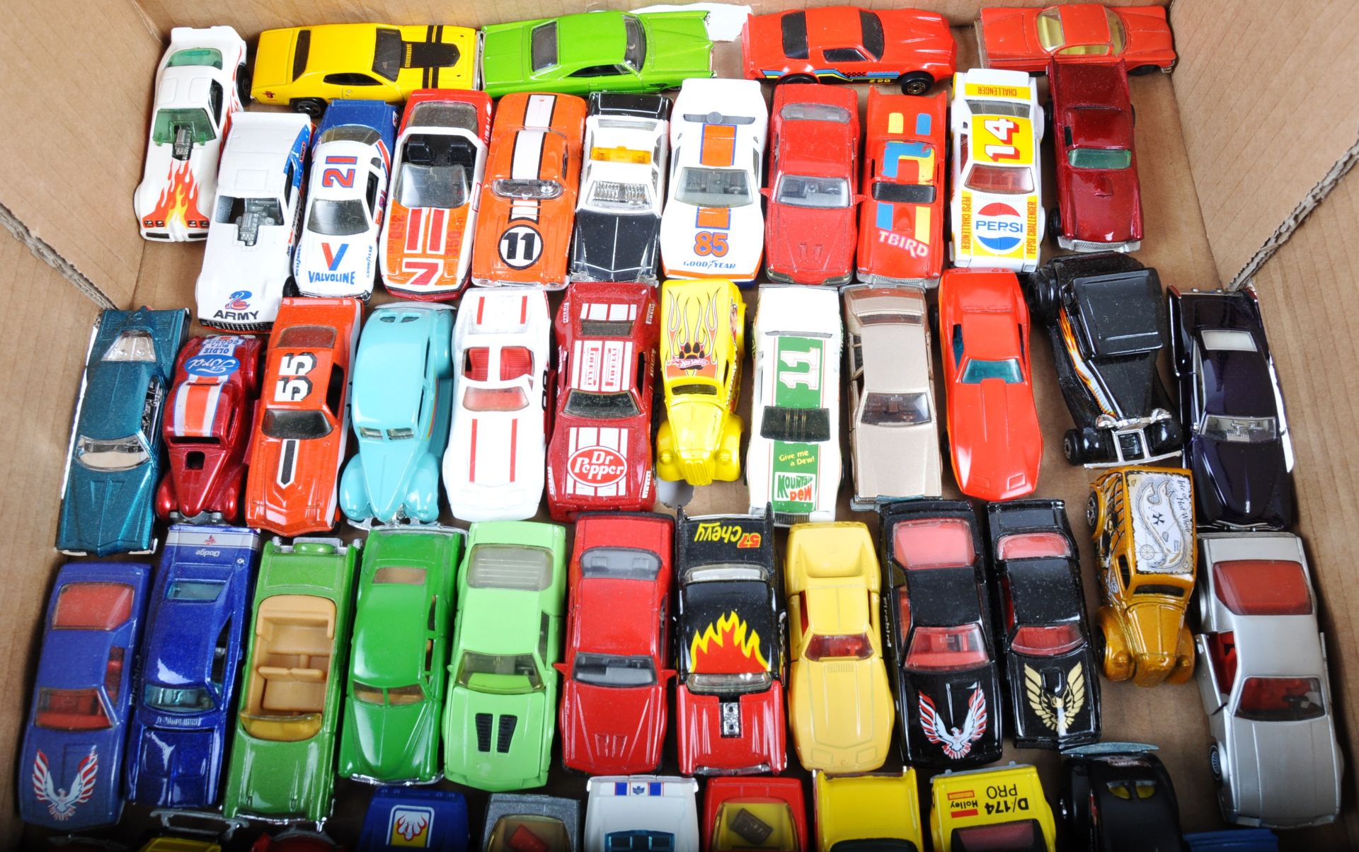 LARGE COLLECTION OF VINTAGE 1960S & 1970S DIECAST MODEL CARS - Bild 5 aus 6