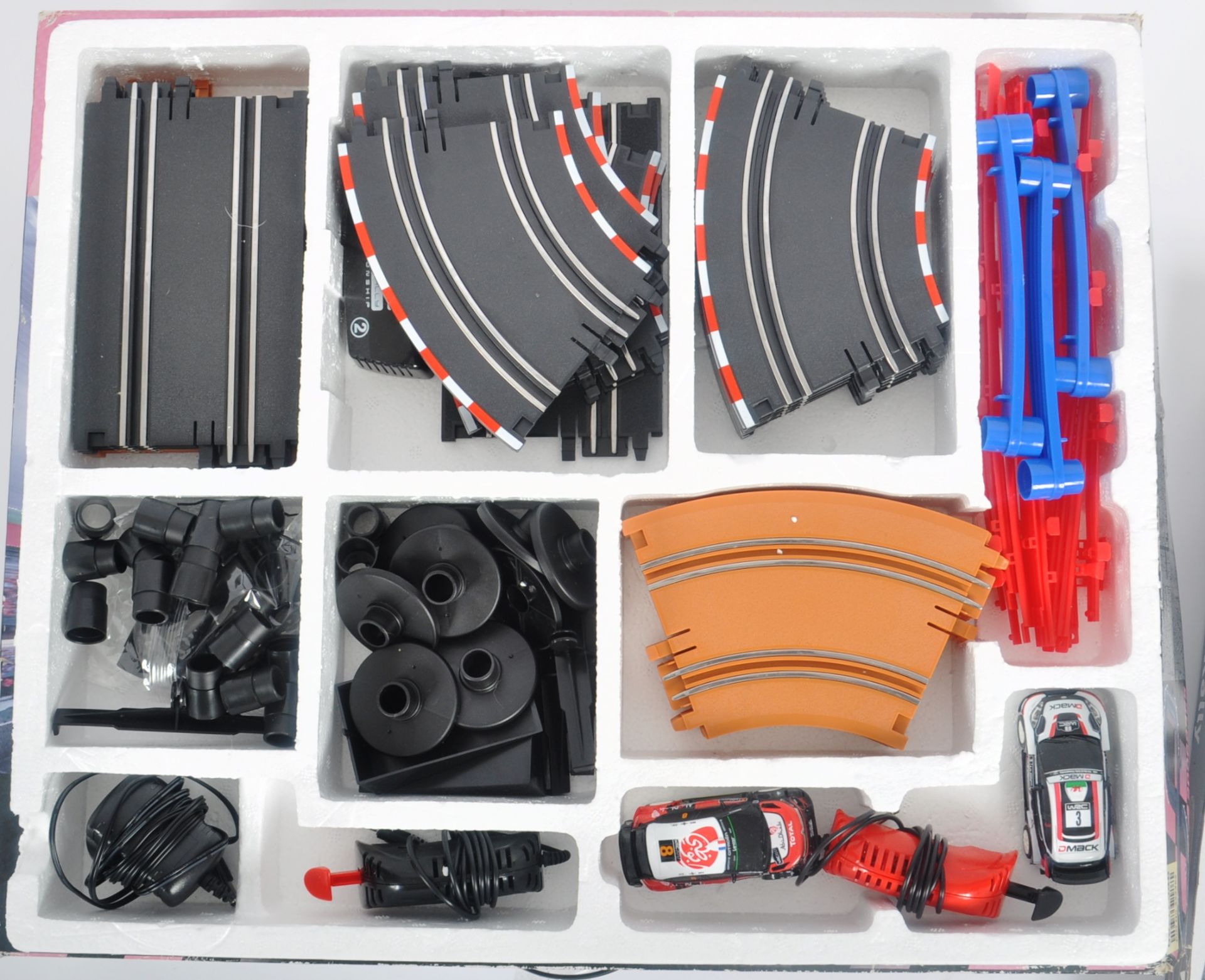 COLLECTION OF SCALXTRIC & CARRERA SLOT CAR RACING SETS - Bild 5 aus 7