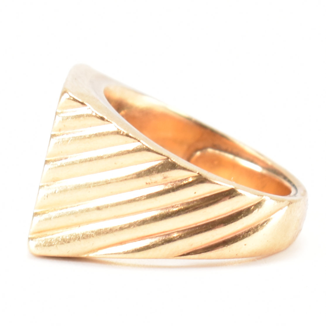 18CT GOLD SIGNET RING - Image 2 of 8