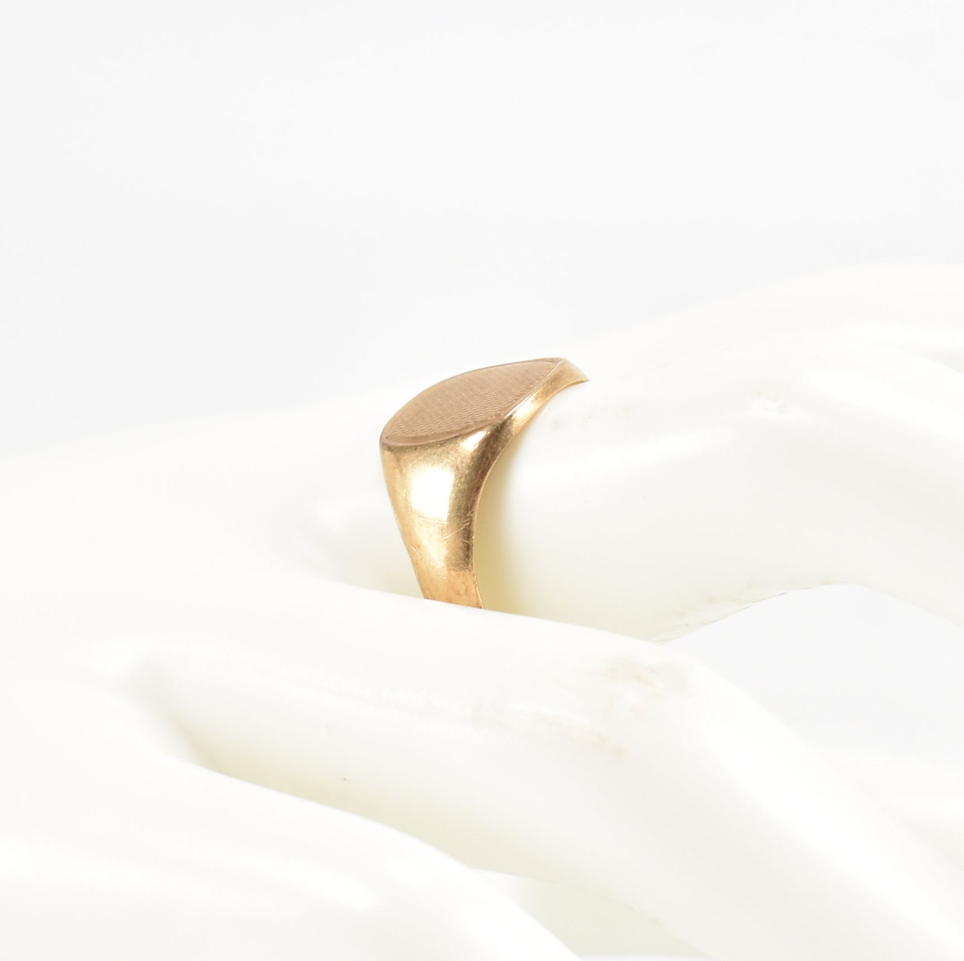 HALLMARKED 9CT GOLD SIGNET RING - Image 8 of 8