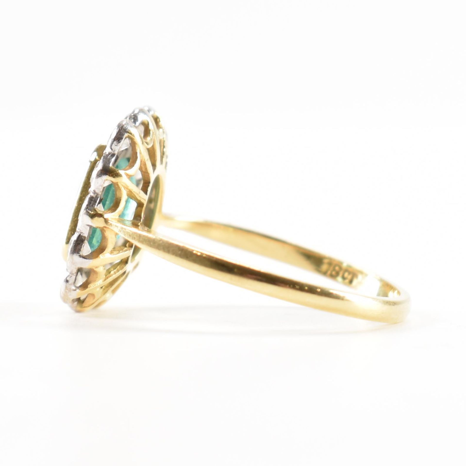 GOLD EMERALD & DIAMOND RING - Image 2 of 8