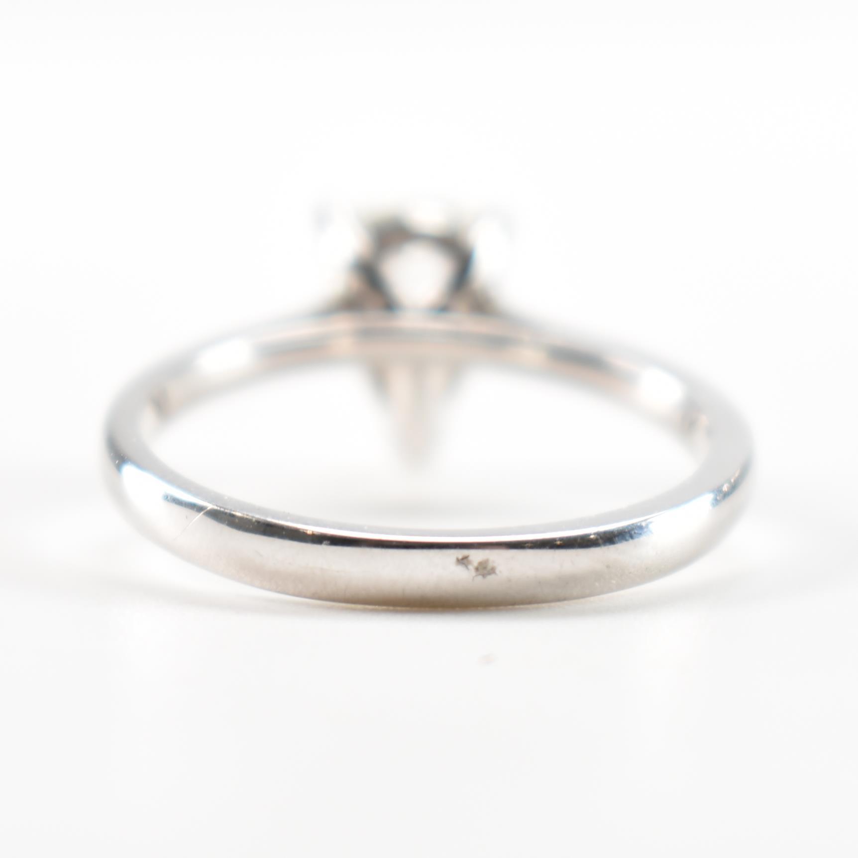 HALLMARKED 18CT WHITE GOLD & DIAMOND SOLITAIRE RING - Image 3 of 8