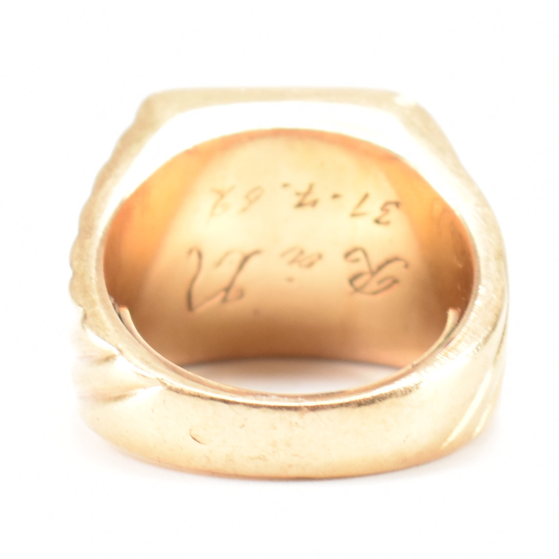 18CT GOLD SIGNET RING - Image 4 of 8