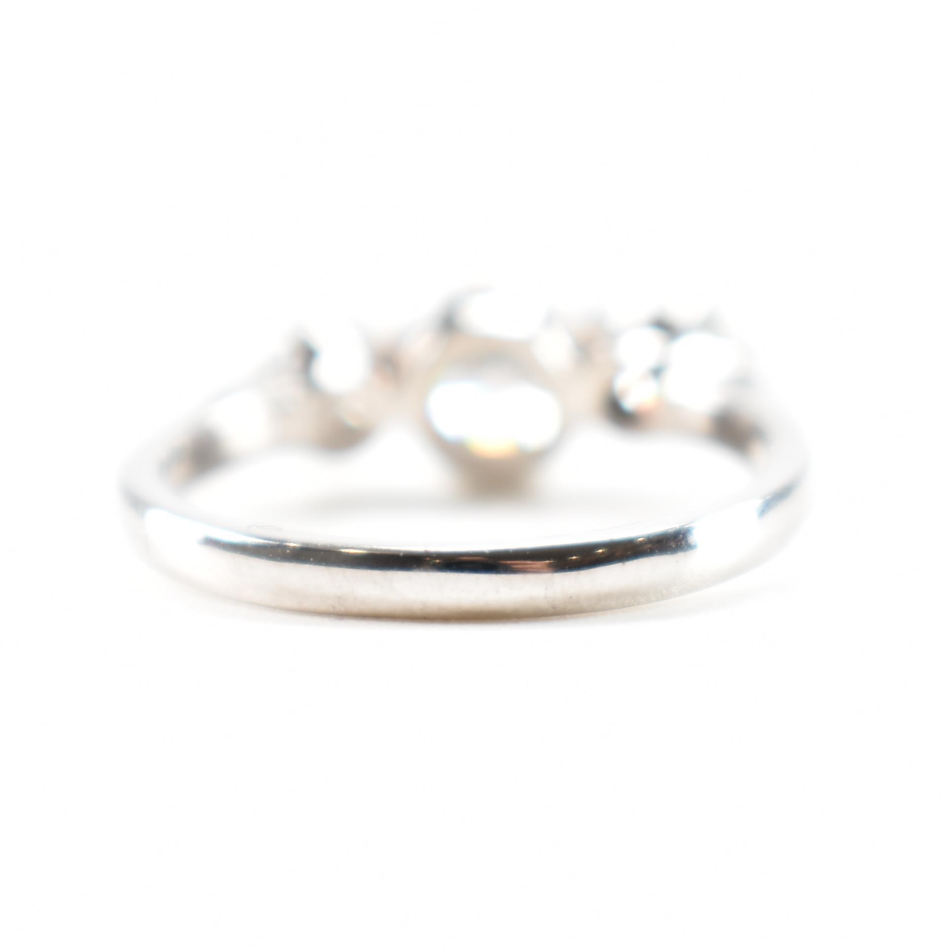 WHITE GOLD & DIAMOND THREE STONE RING - Image 4 of 8