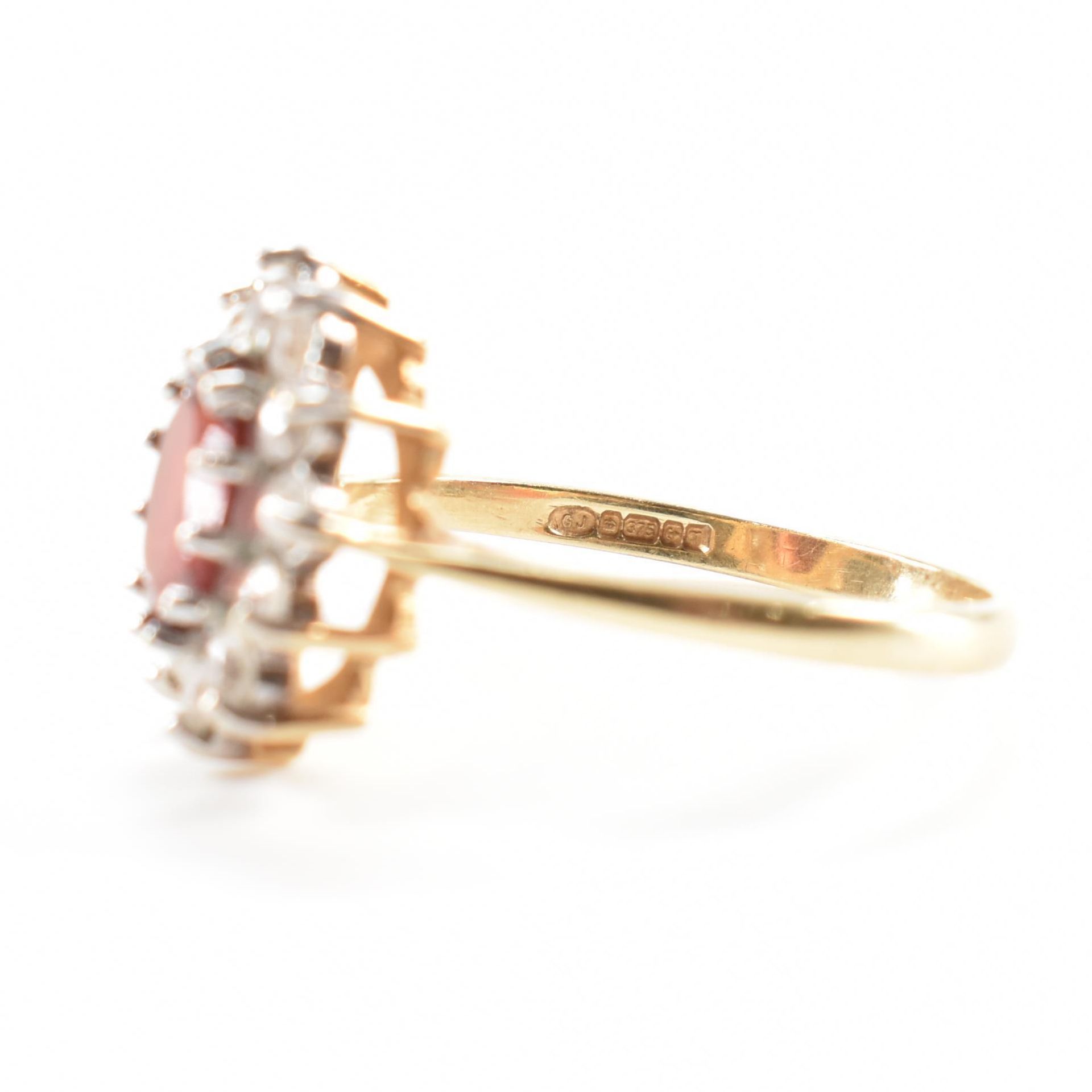 HALLMARKED 9CT GOLD GARNET & CZ CLUSTER RING - Image 7 of 9