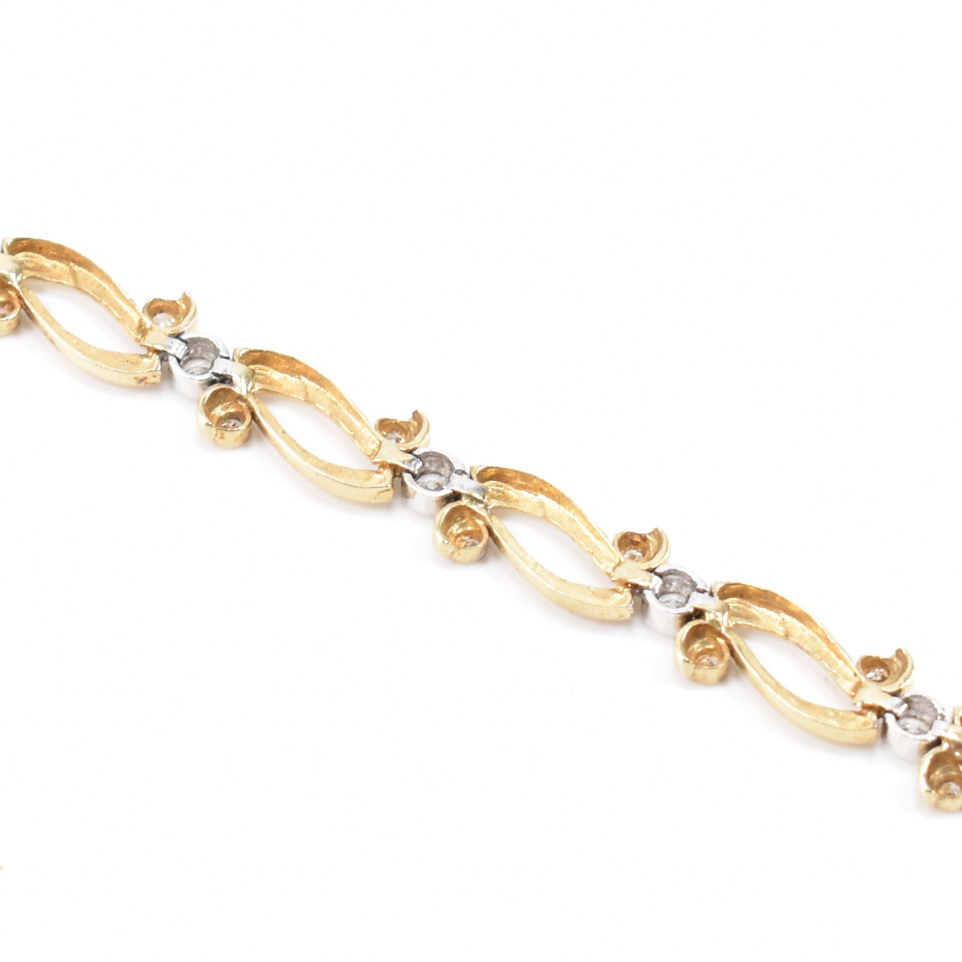 HALLMARKED TWO TONE 9CT GOLD & WHITE STONE BRACELET - Image 3 of 5