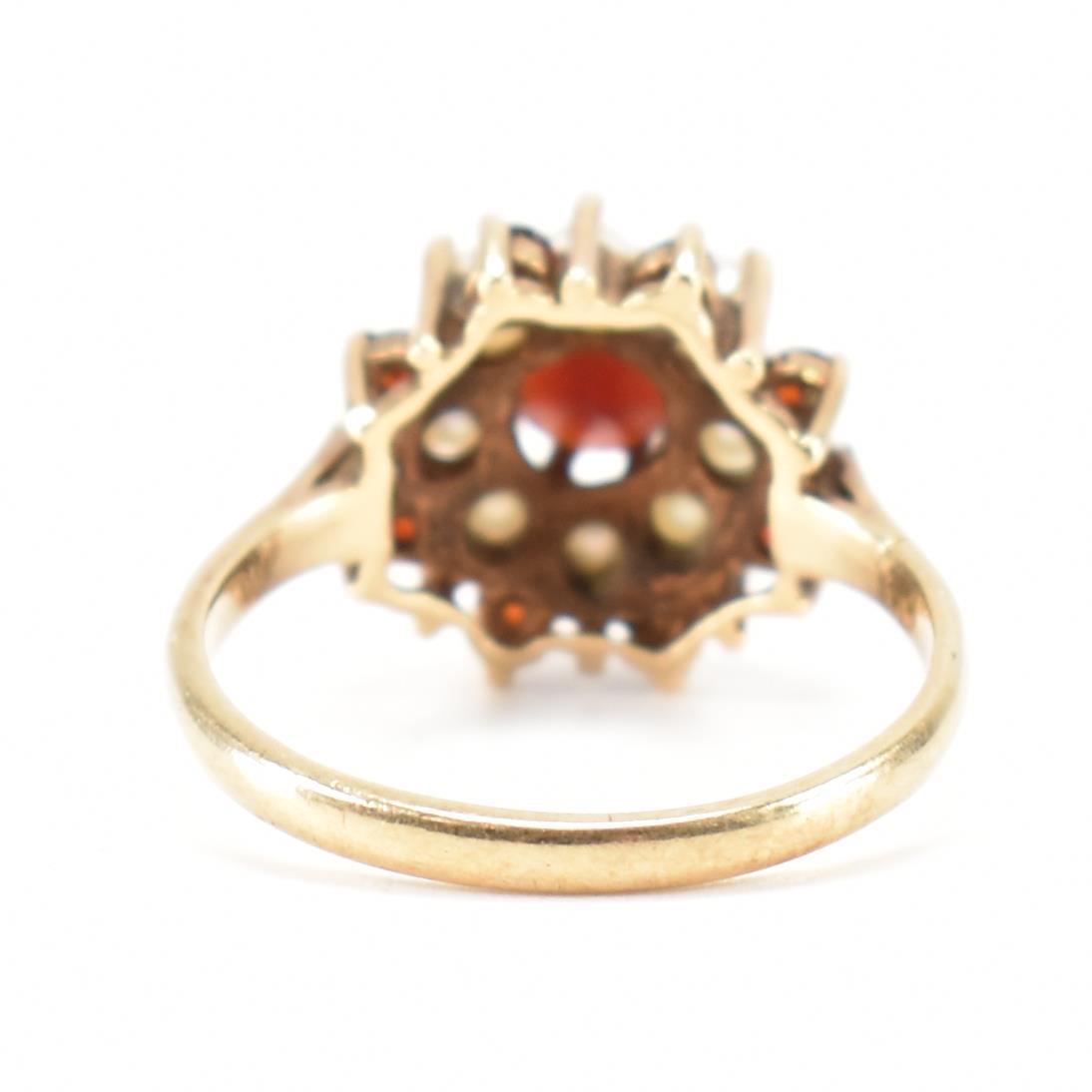 HALLMARKED 9CT GOLD PEARL & RED STONE CLUSTER RING - Image 5 of 9