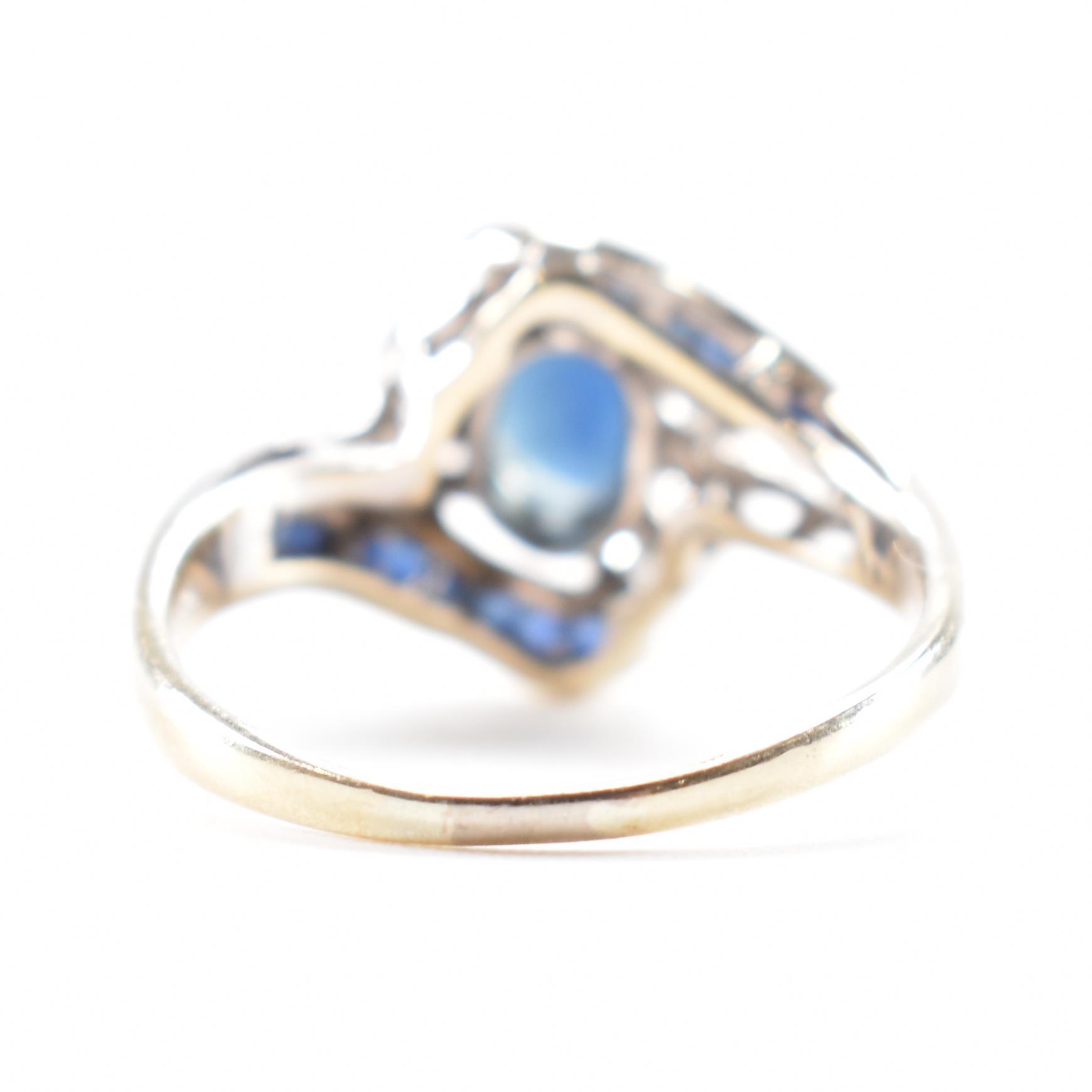 WHITE GOLD SAPPHIRE & DIAMOND CROSSOVER RING - Image 3 of 8