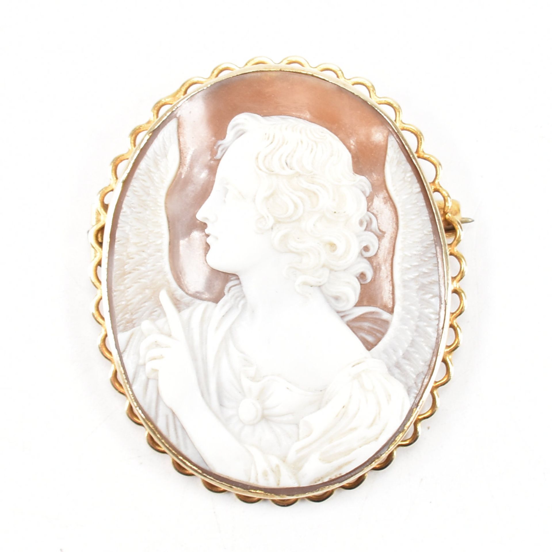 20TH CENTURY GOLD MOUNTED CARVED CAMEO BROOCH