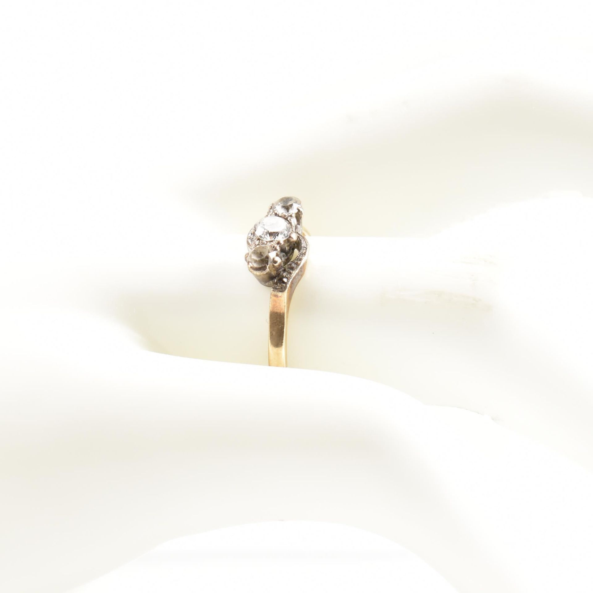 HALLMARKED 9CT GOLD & THREE STONE RING - Image 8 of 8