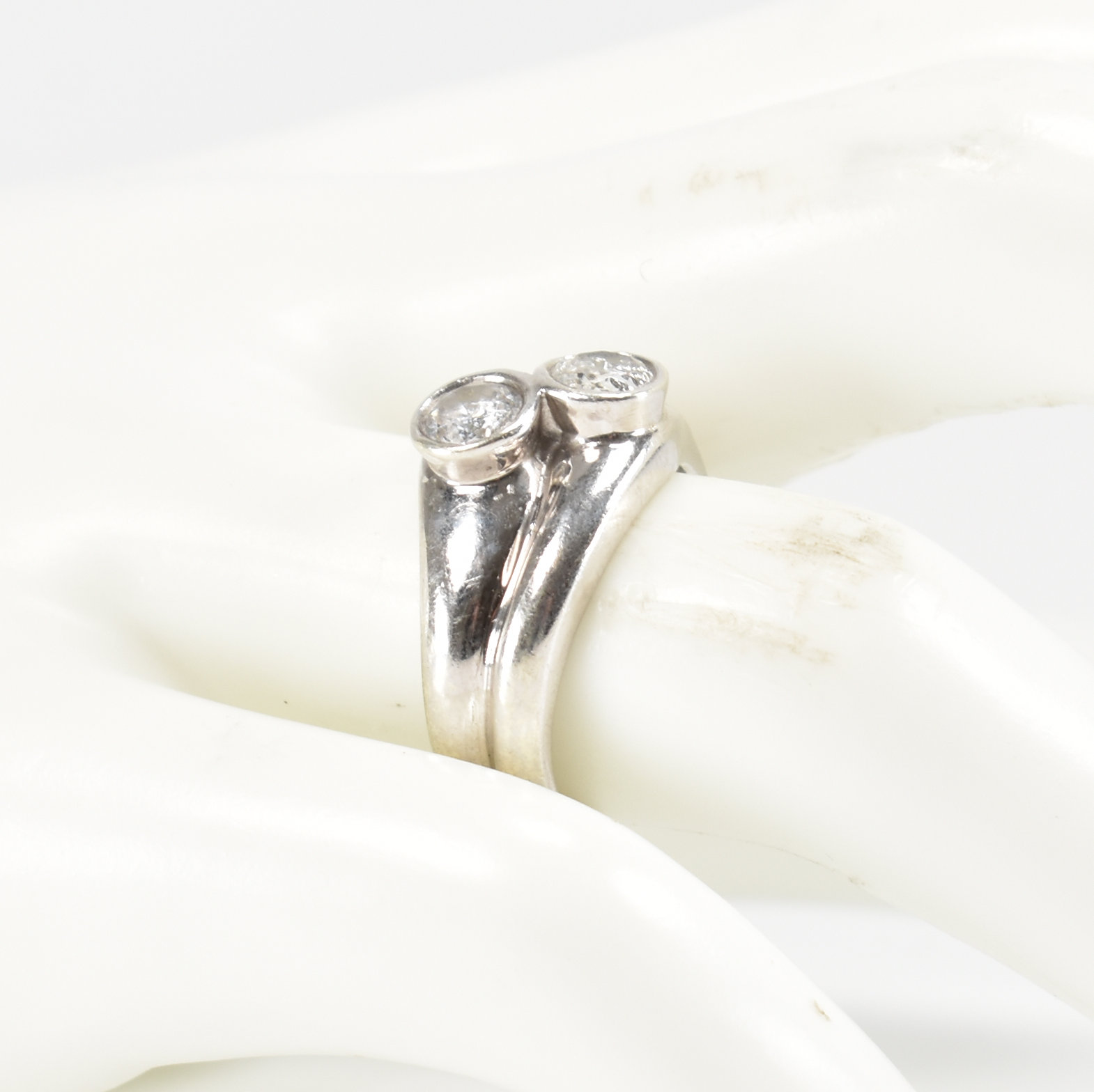 HALLMARKED 9CT WHITE GOLD & CZ RING - Image 8 of 8