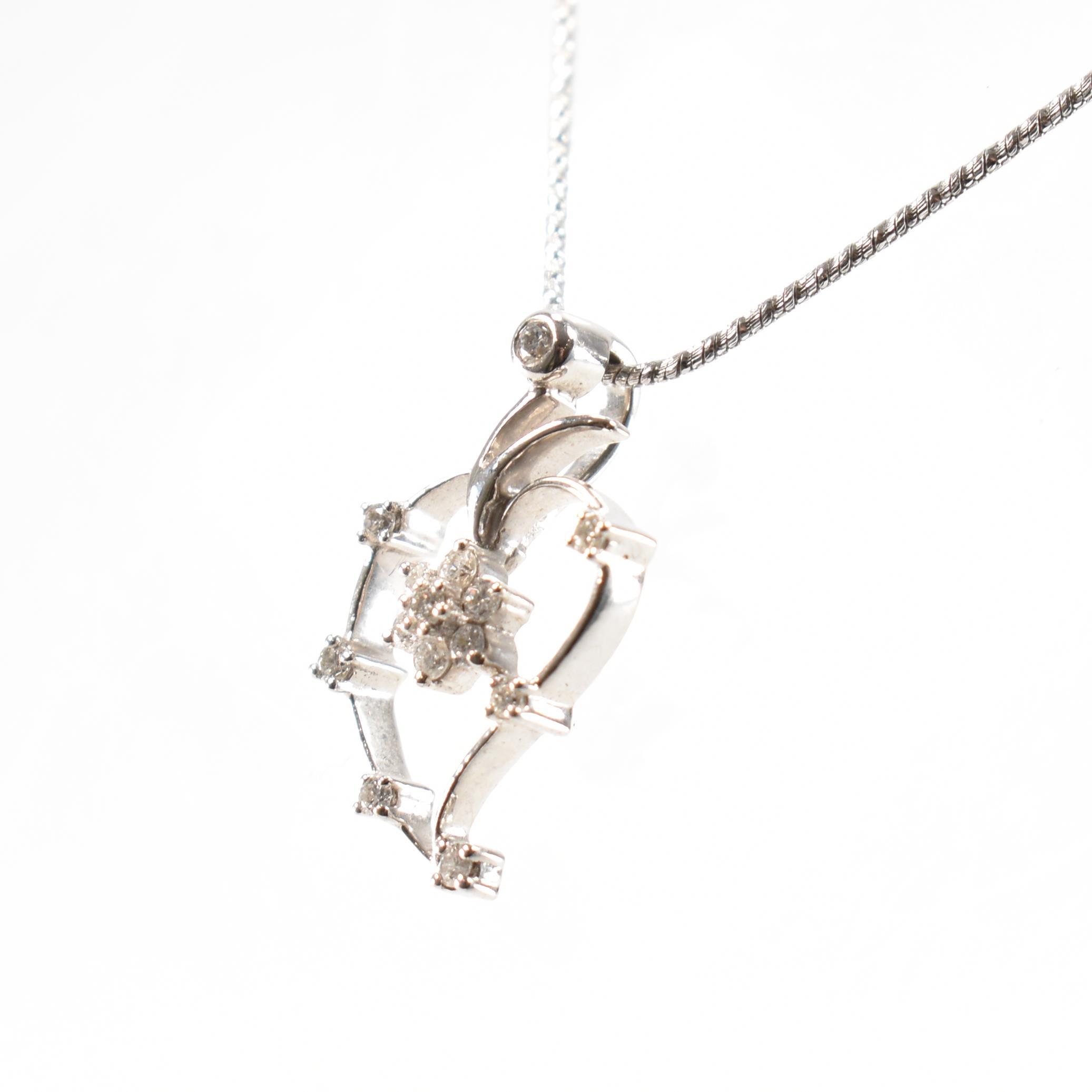 18CT WHITE GOLD & DIAMOND PENDANT NECKLACE - Image 3 of 7