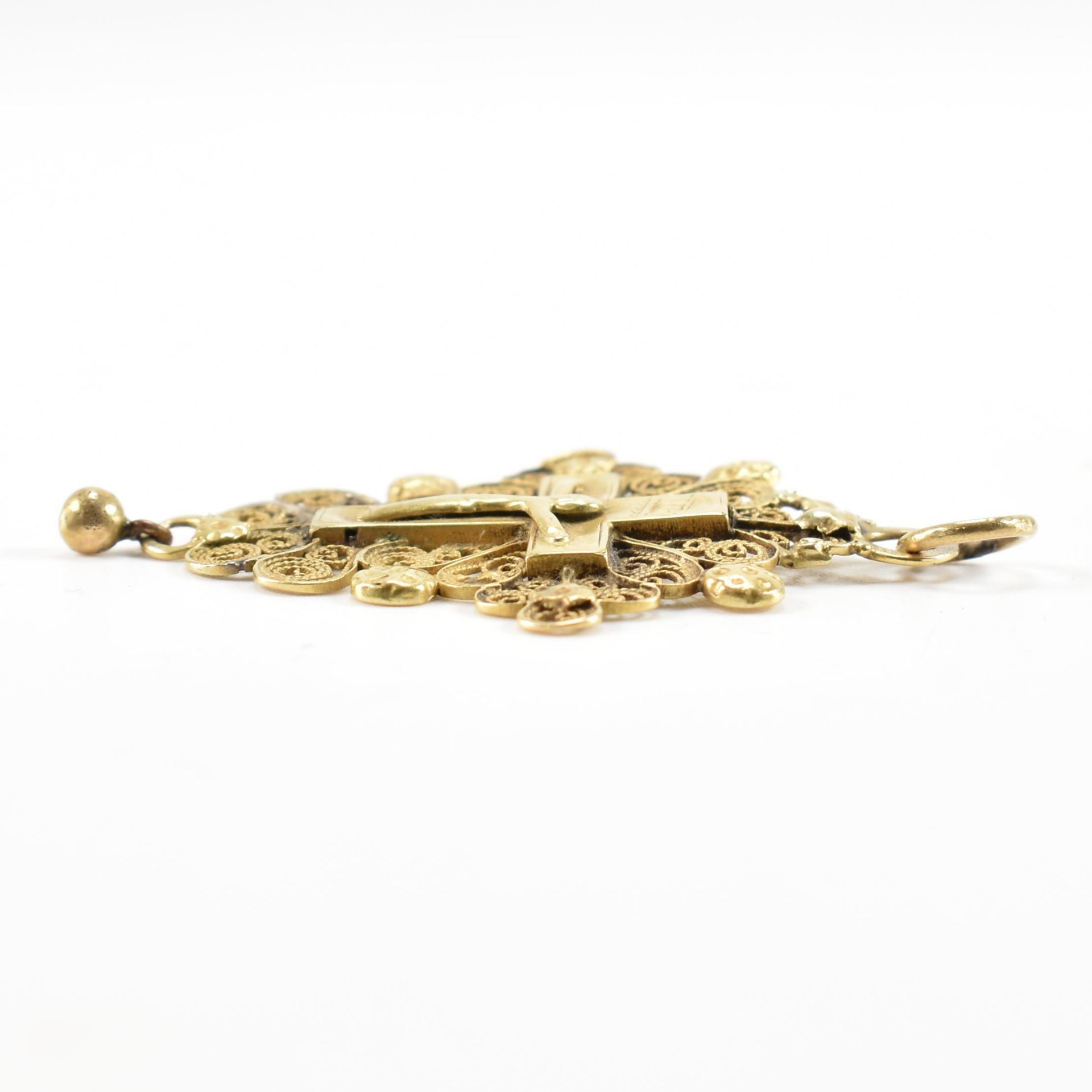 ANTIQUE FRENCH HIGH CARAT GOLD FILIGREE CRUCIFIX PENDANT - Image 3 of 6