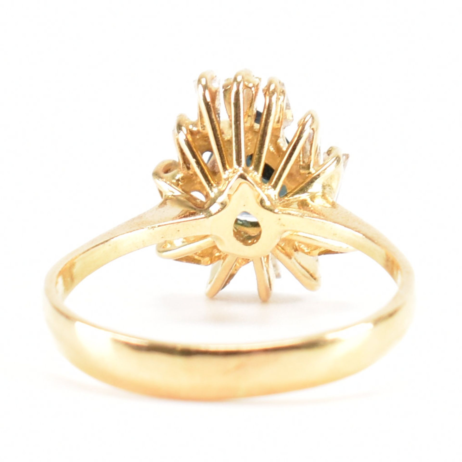 18CT GOLD DIAMOND & BLUE STONE HALO RING - Image 3 of 8