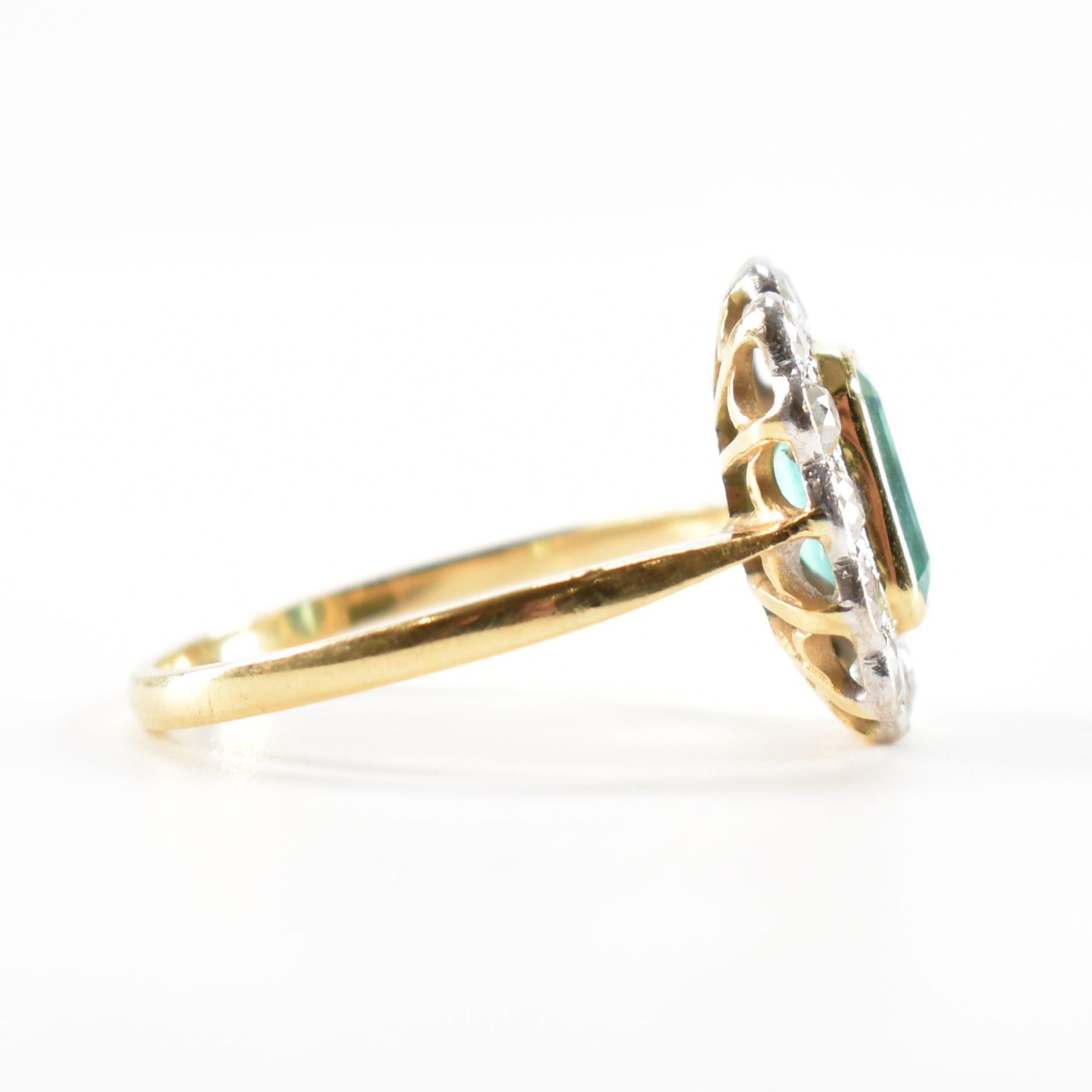 GOLD EMERALD & DIAMOND RING - Image 5 of 8