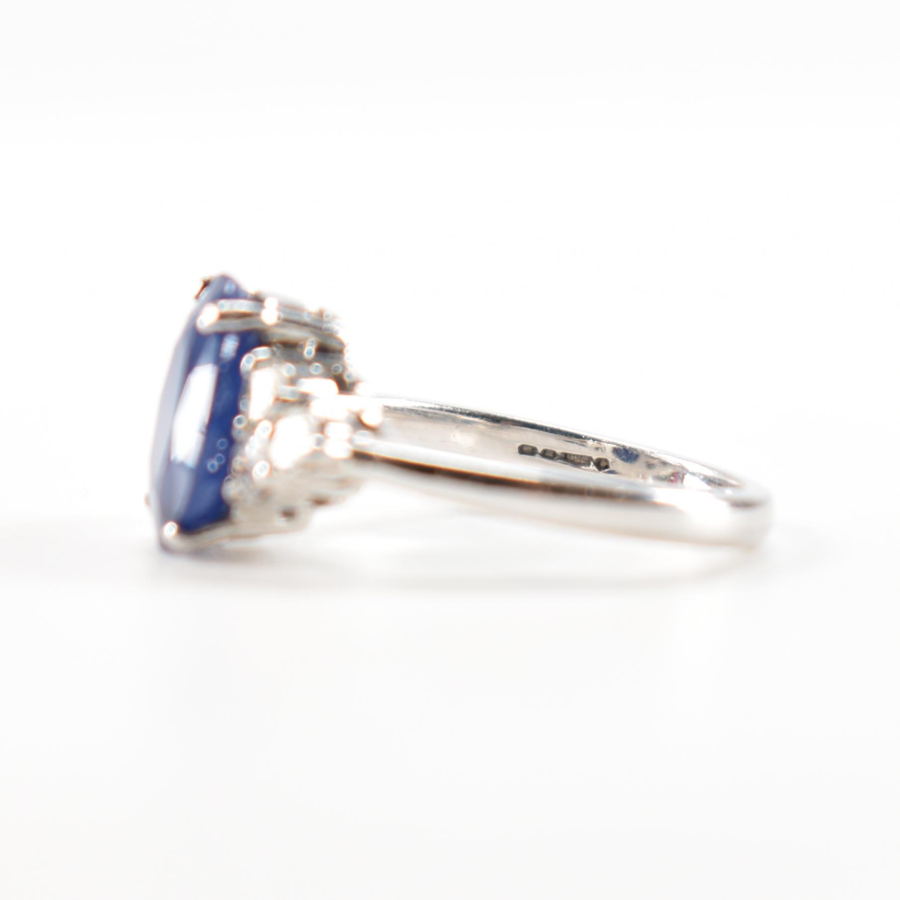 18CT WHITE GOLD SAPPHIRE & DIAMOND RING - Image 7 of 8