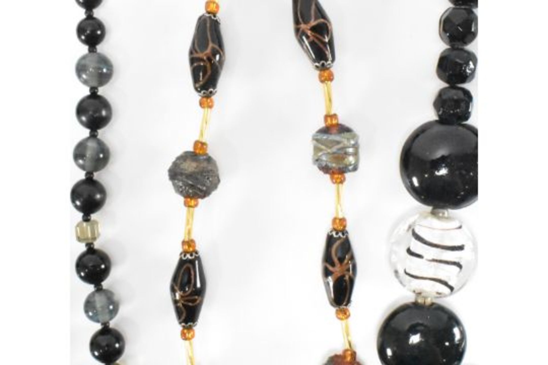 GROUP OF VINTAGE GLASS BEAD NECKLACES - Image 5 of 7