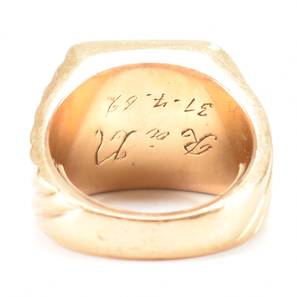 18CT GOLD SIGNET RING - Image 3 of 8