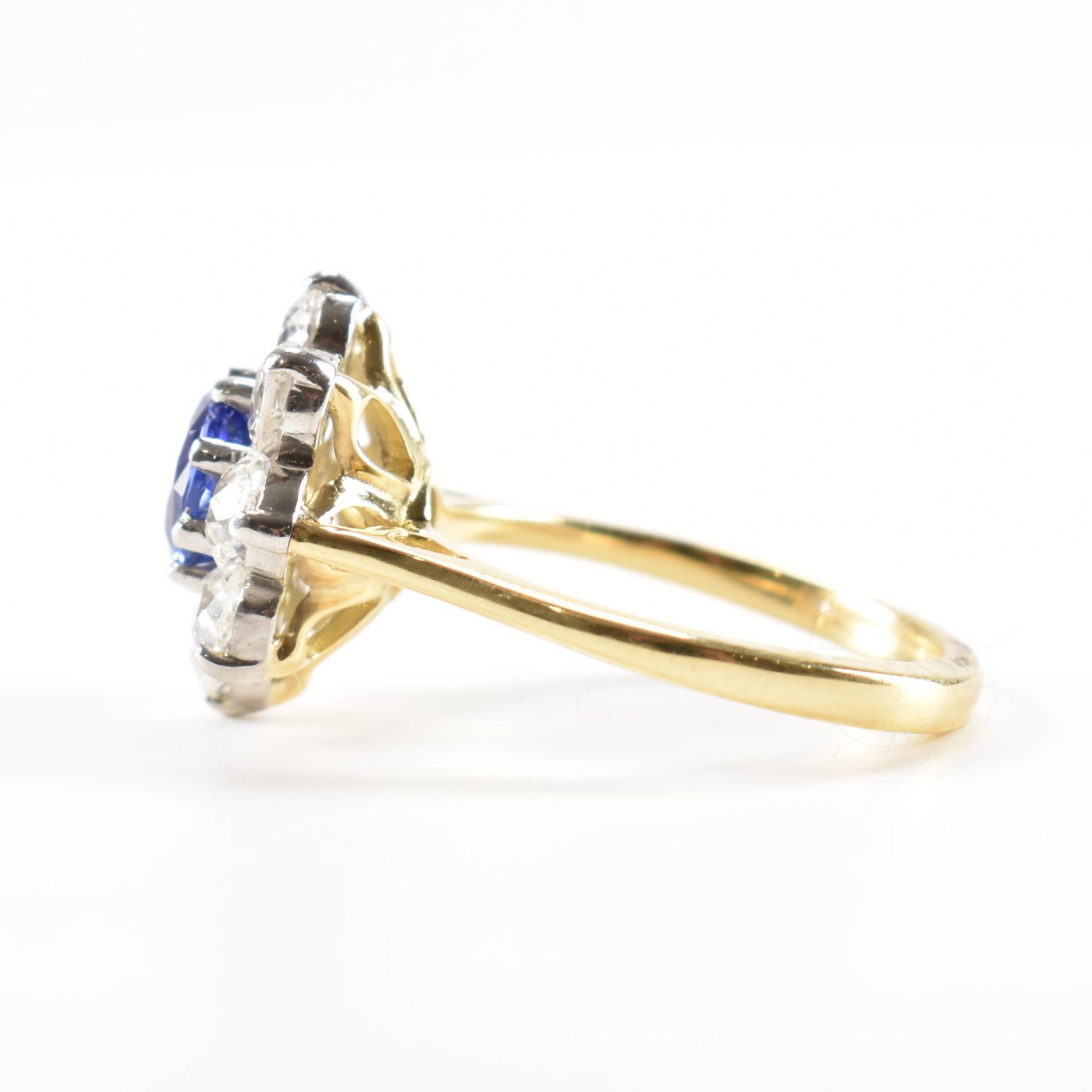 TANZANITE & DIAMOND CLUSTER RING - Image 2 of 7