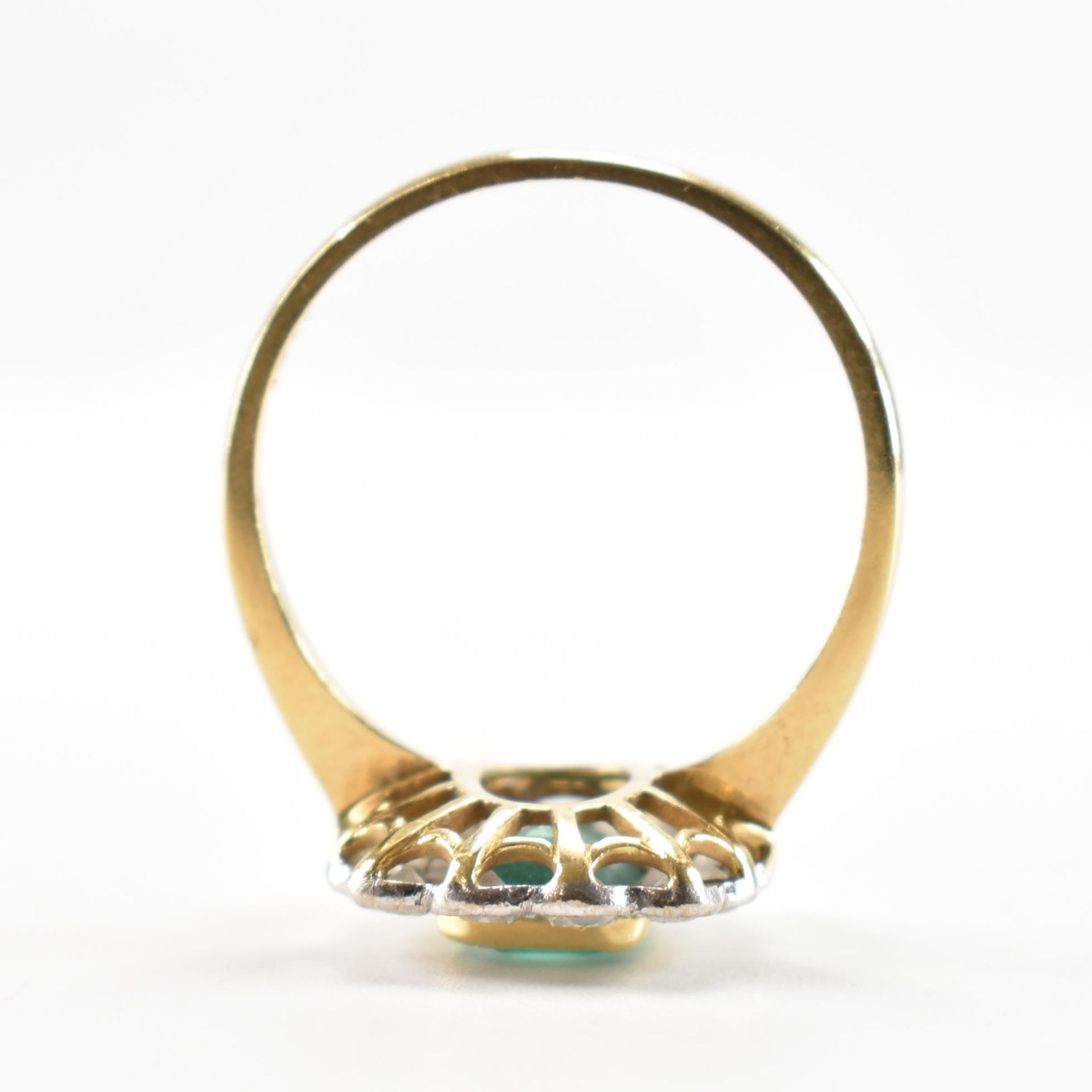 GOLD EMERALD & DIAMOND RING - Image 6 of 8