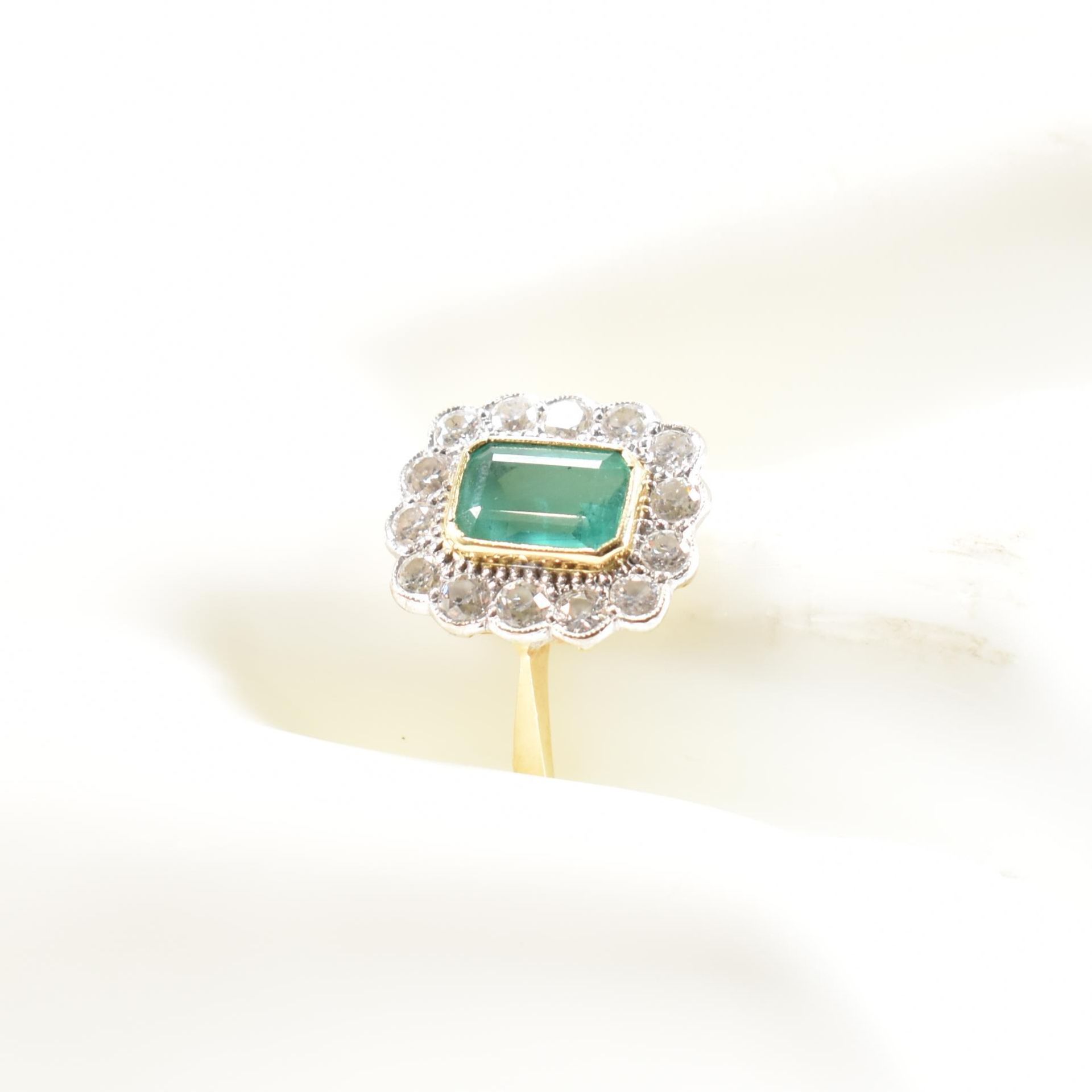 GOLD EMERALD & DIAMOND RING - Image 8 of 8