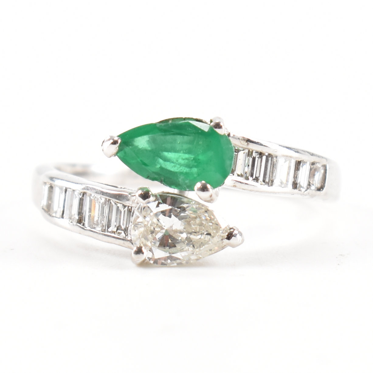 HALLMARKED 18CT WHITE GOLD EMERALD & DIAMOND RING