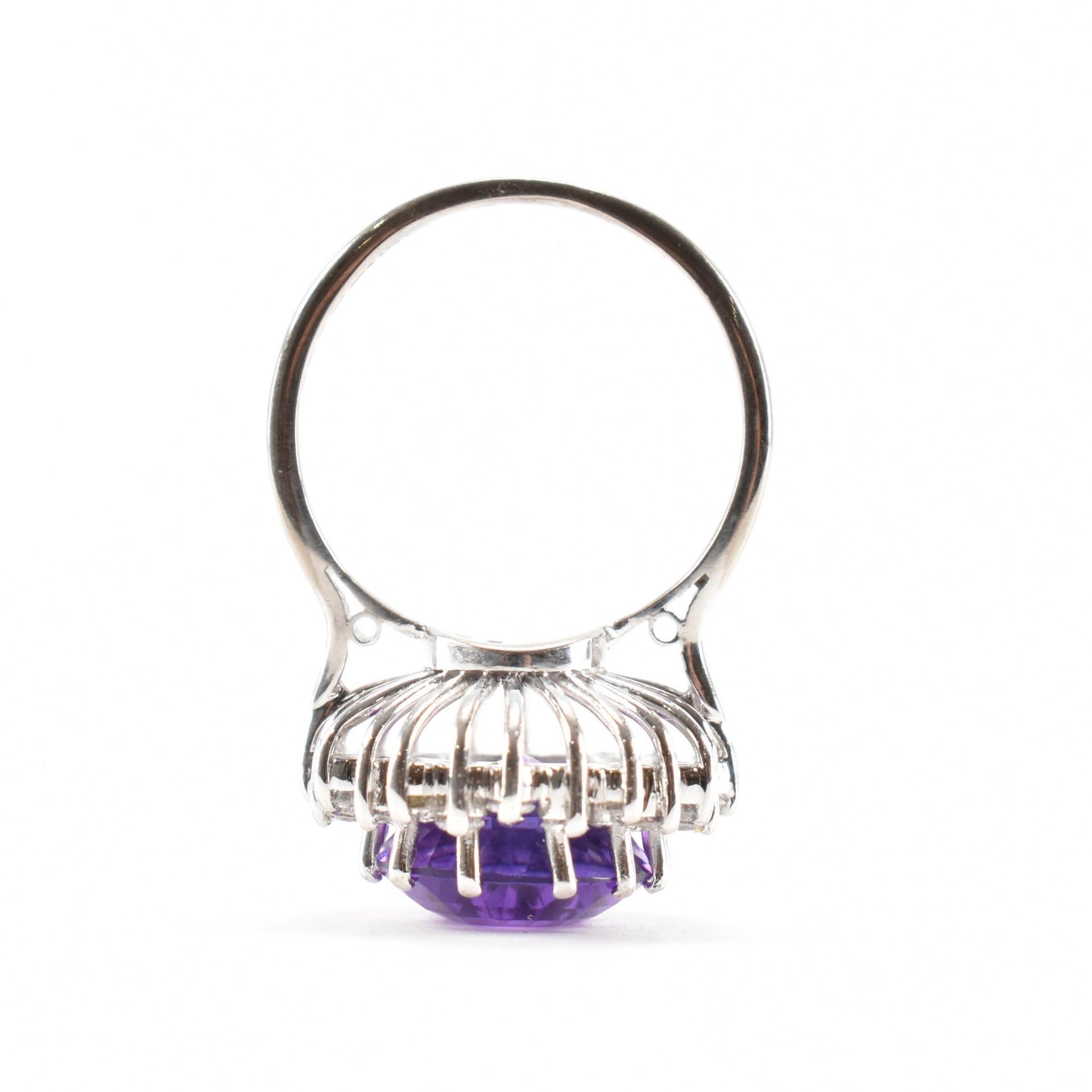 HALLMARKED 18CT GOLD AMETHYST & DIAMOND COCKTAIL RING - Image 6 of 7