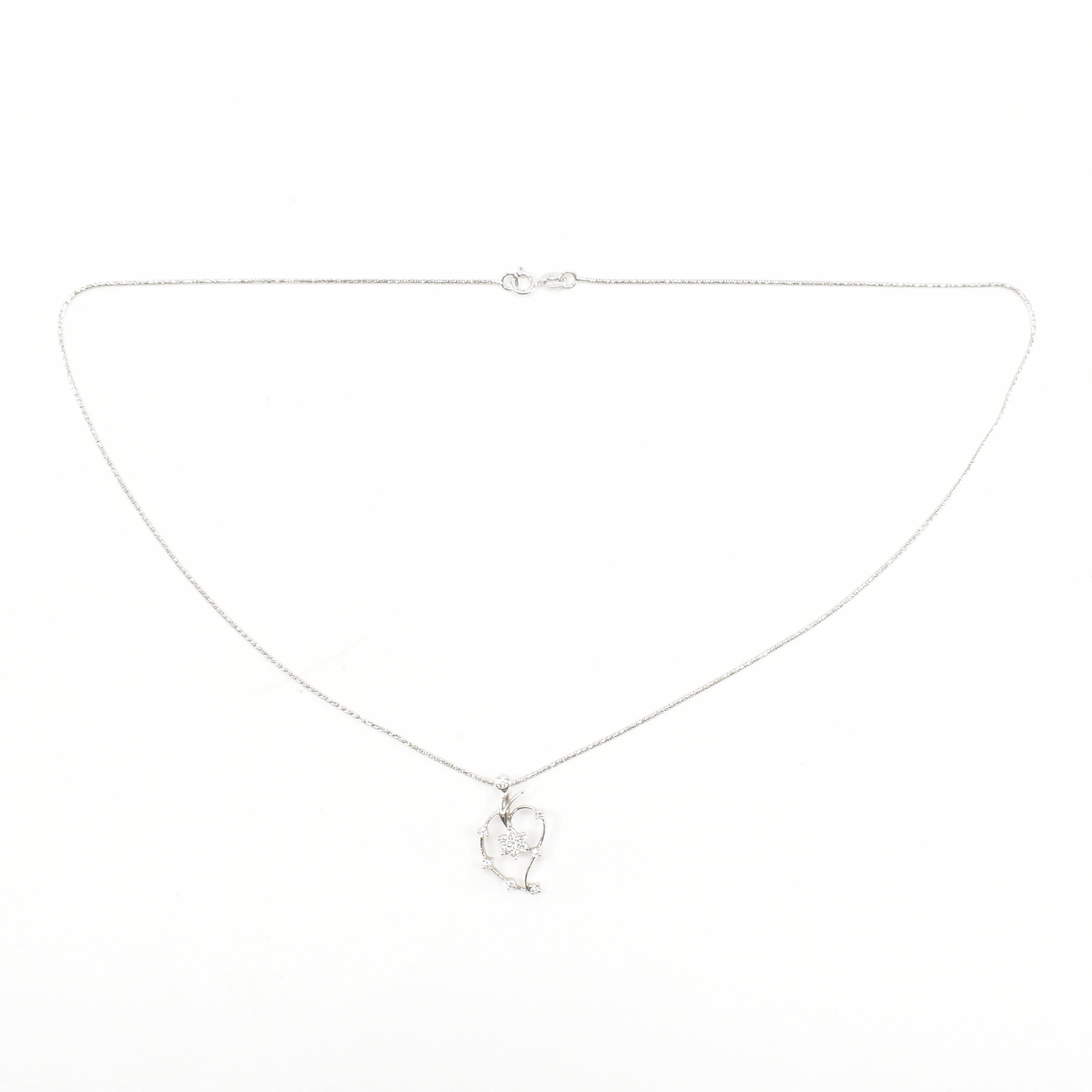 18CT WHITE GOLD & DIAMOND PENDANT NECKLACE - Image 2 of 7