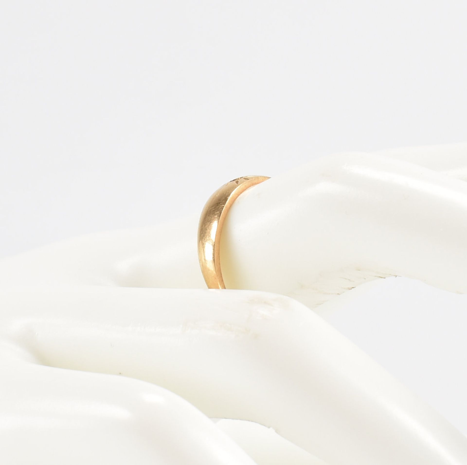 HALLMARKED 18CT GOLD DOME RING AF - Image 9 of 9